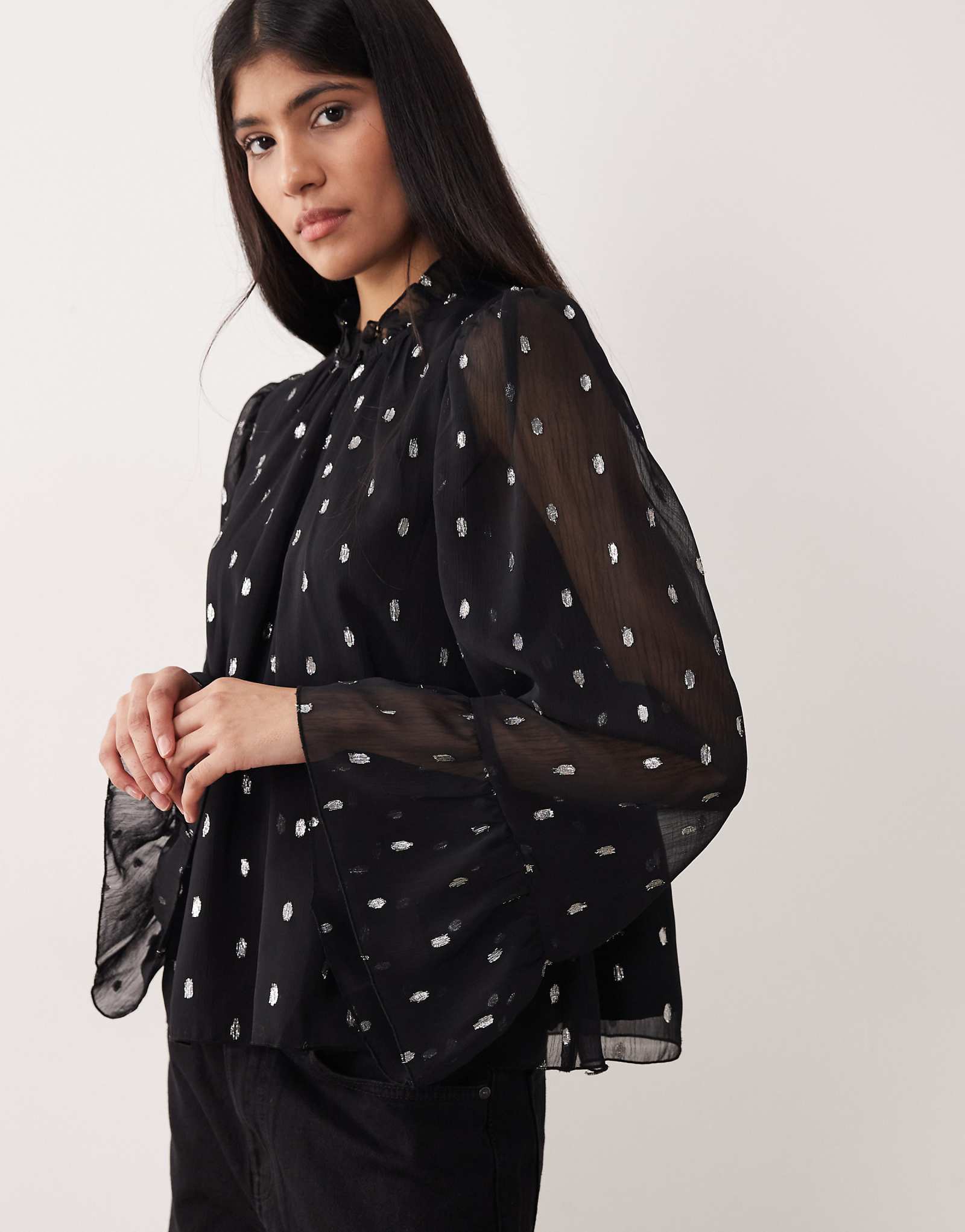 YAS black w silver 7490₽