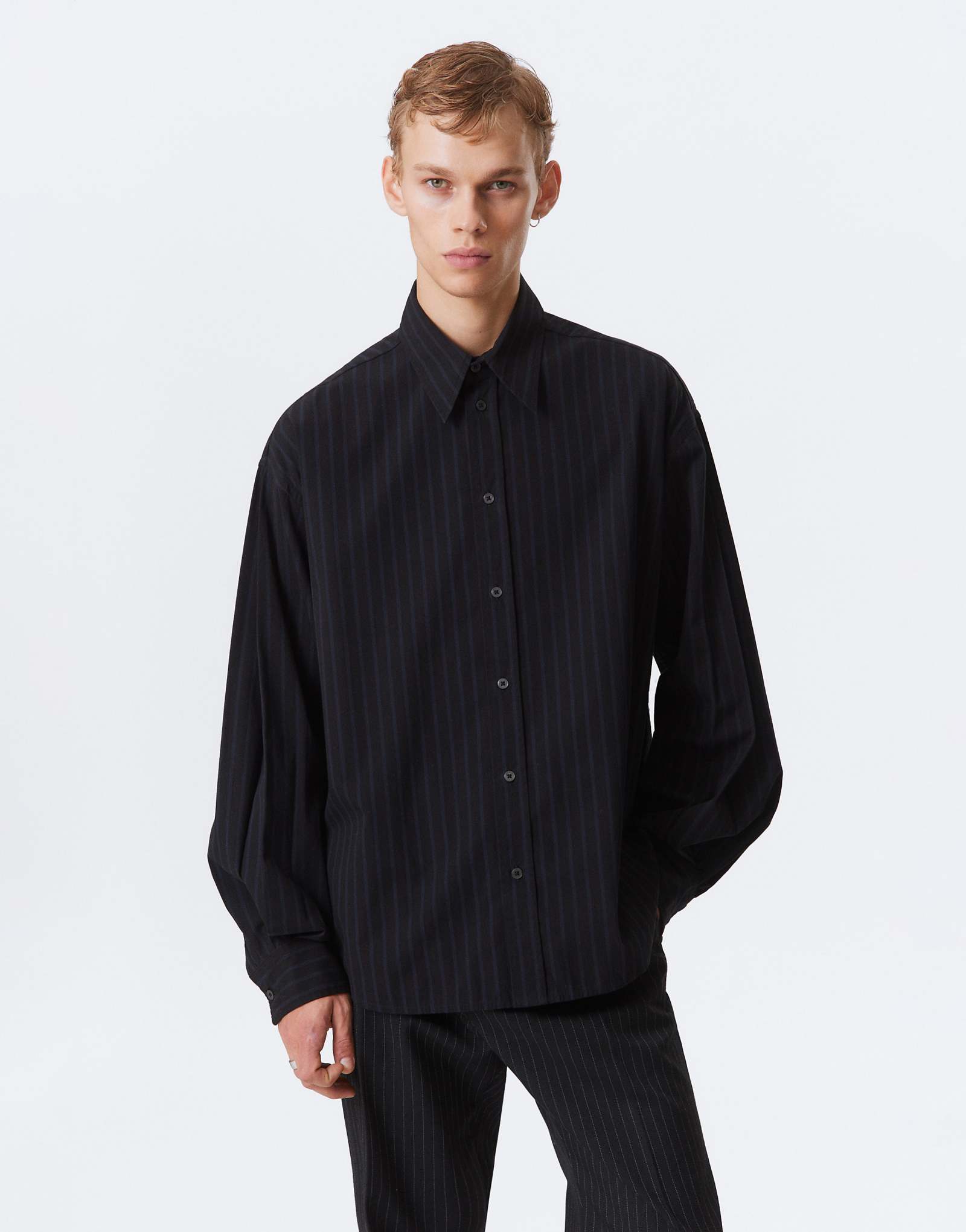 - black pinstripe 16590₽