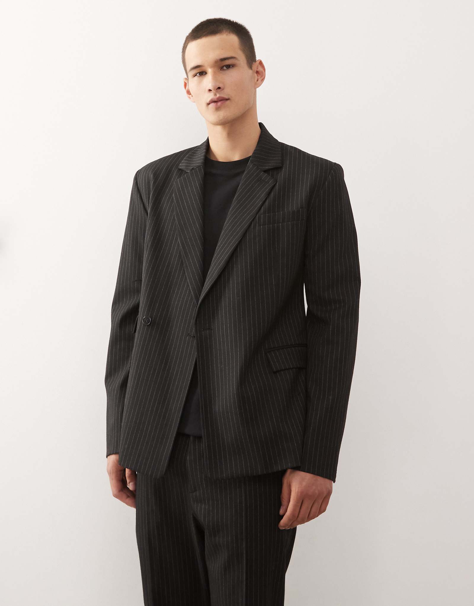- black pinstripe 24590₽