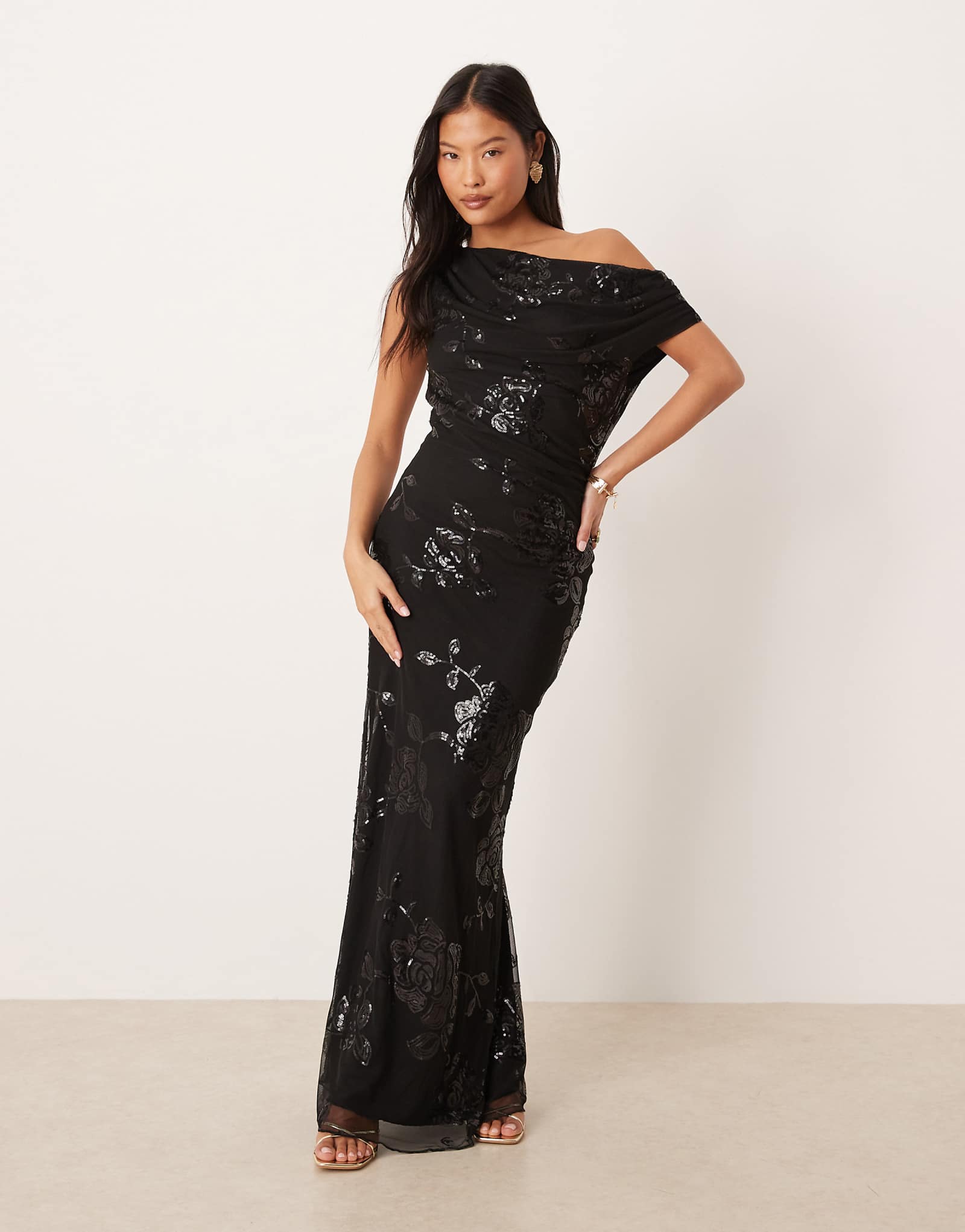 - Gina Tricot Petite black 17990₽