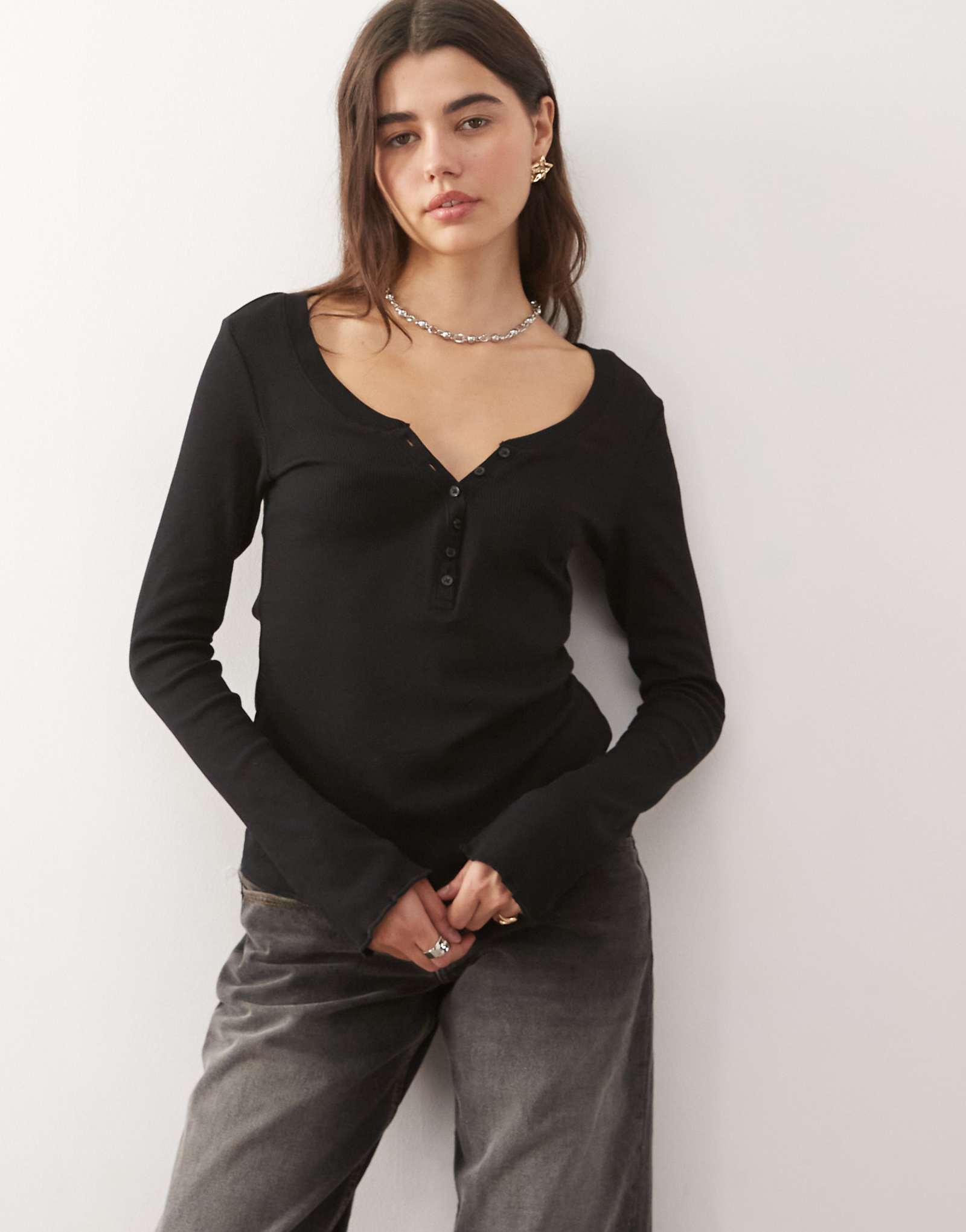 Monki henley black 6490₽