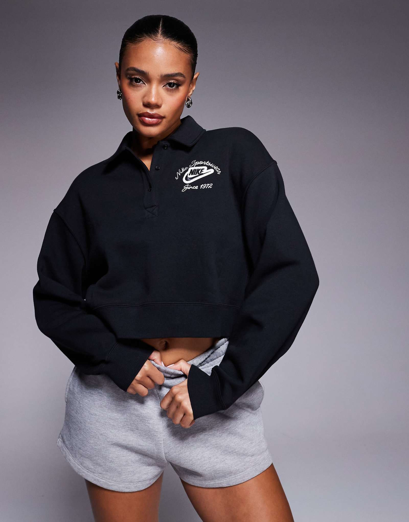 - Nike Phoenix black 16290₽