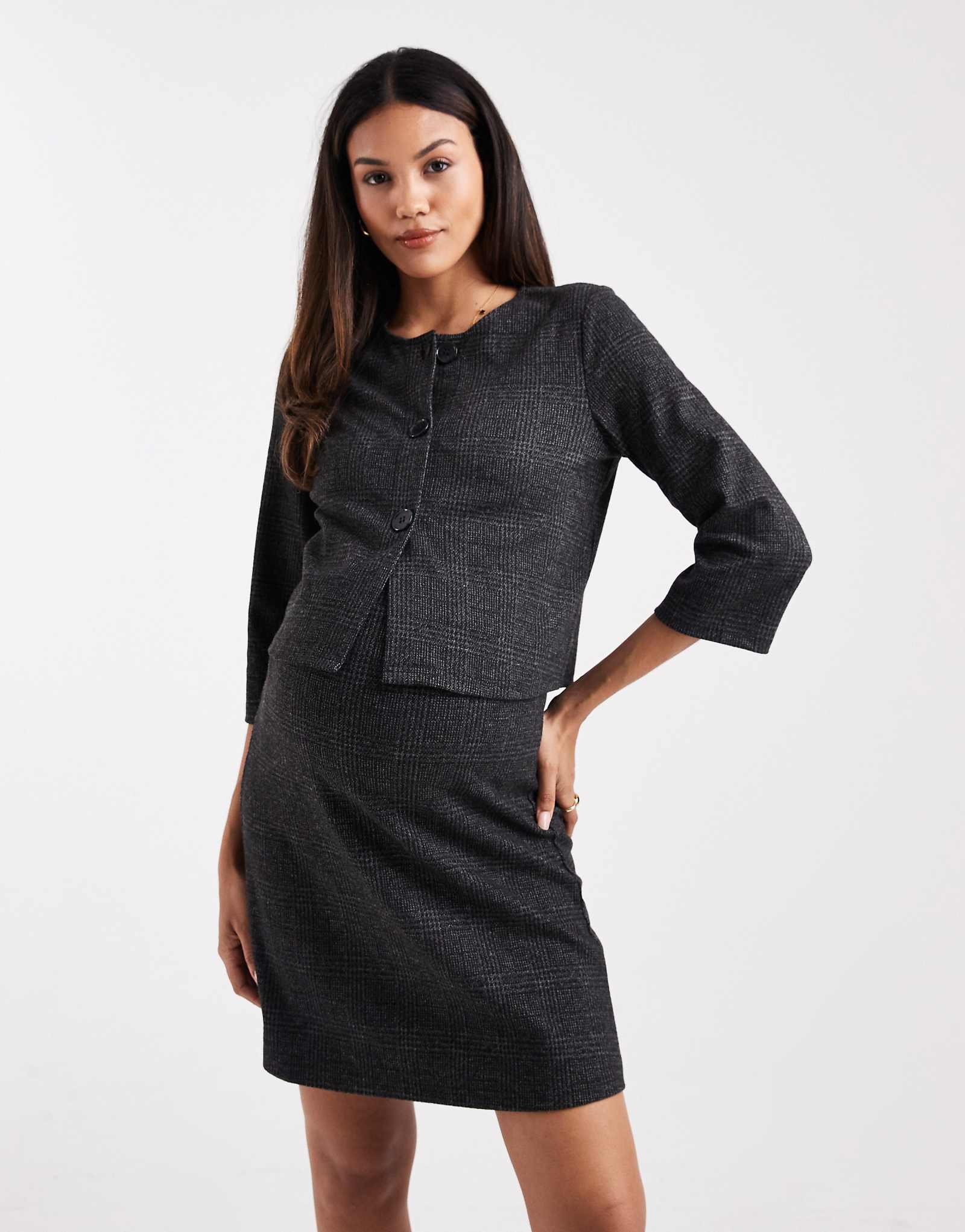 Mamalicious      -   asphalt yarn
