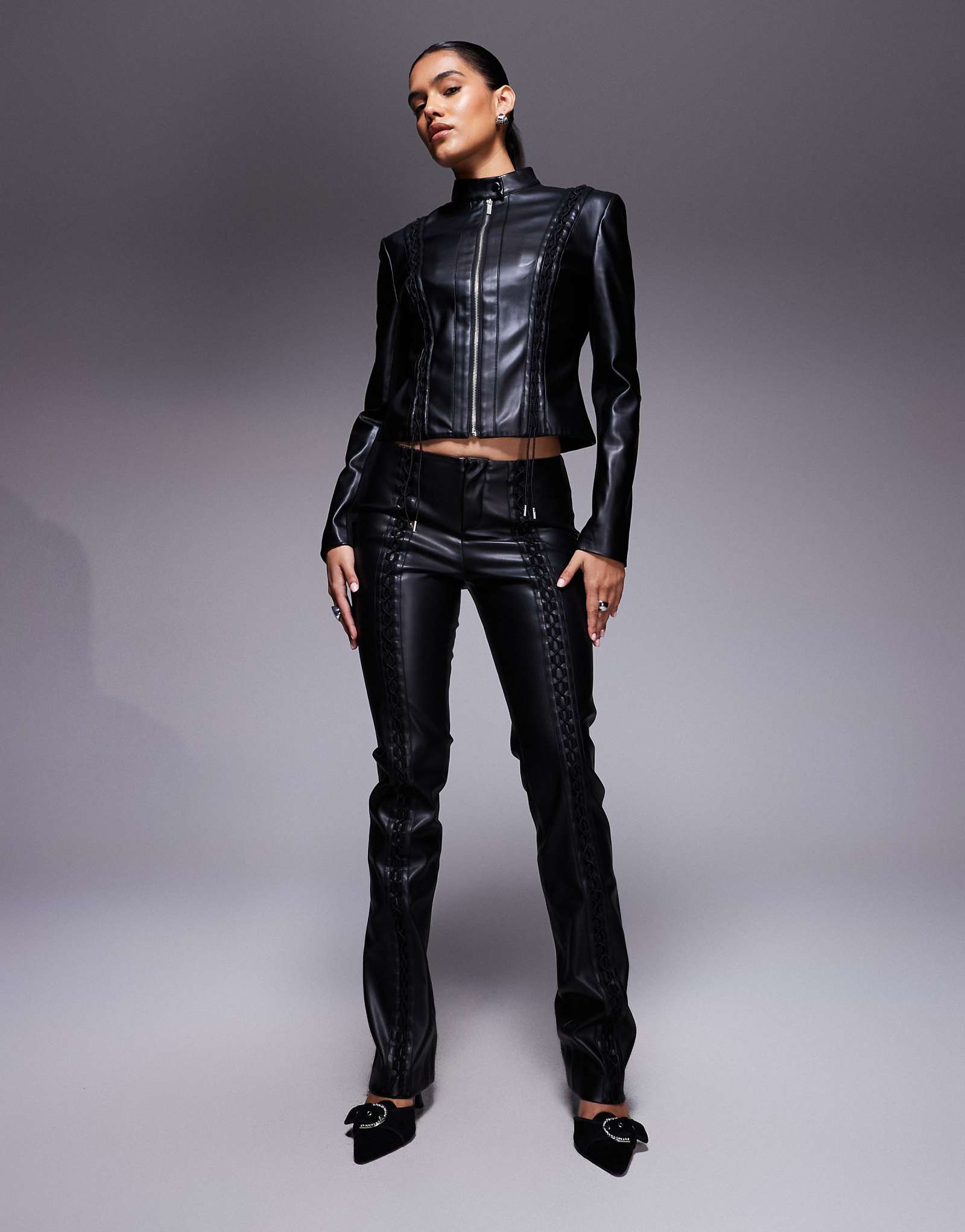 IAMGIA Kendrix - black 31790₽