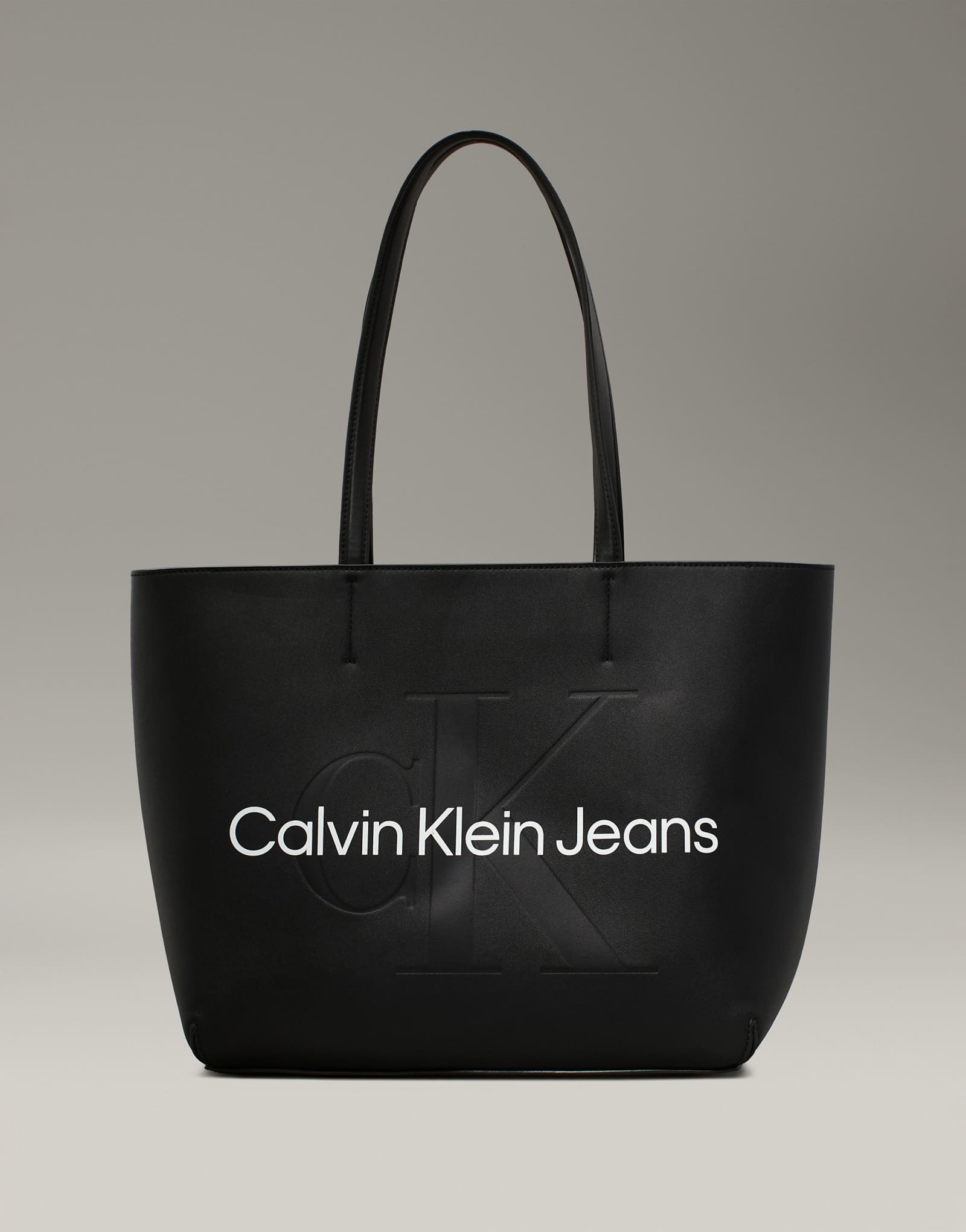 - Calvin Klein Jeans black 32090₽