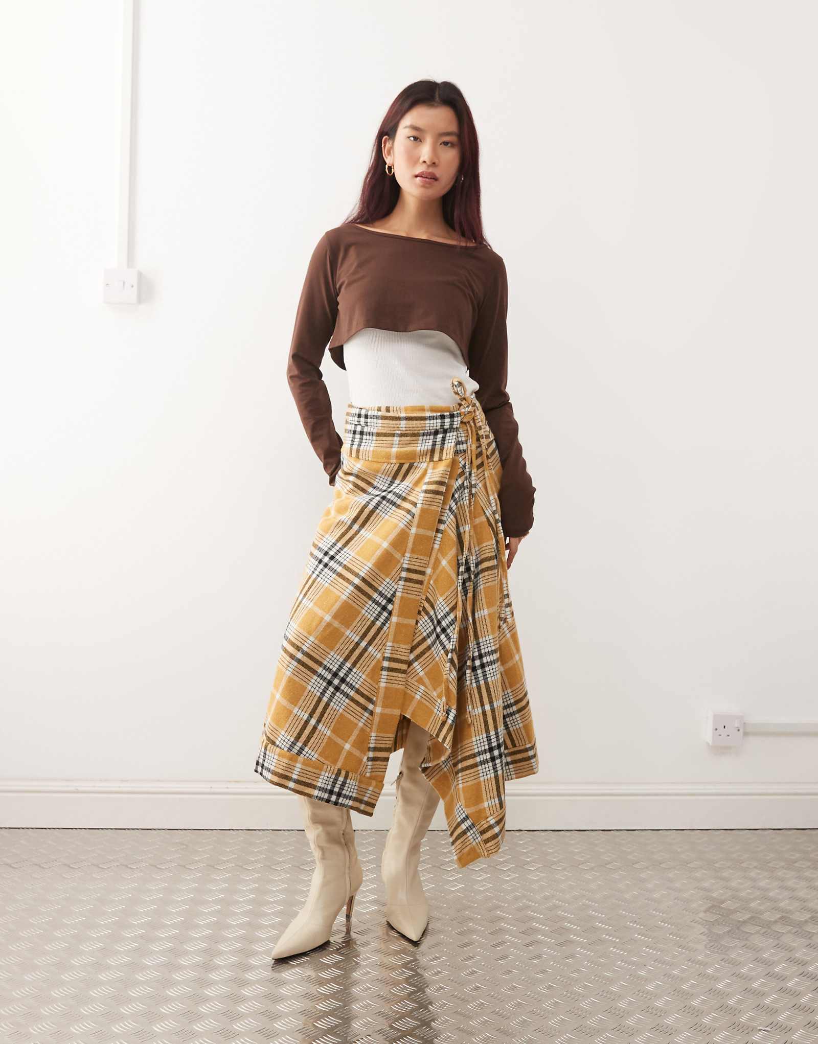 Susmie      BROWN YELLOW