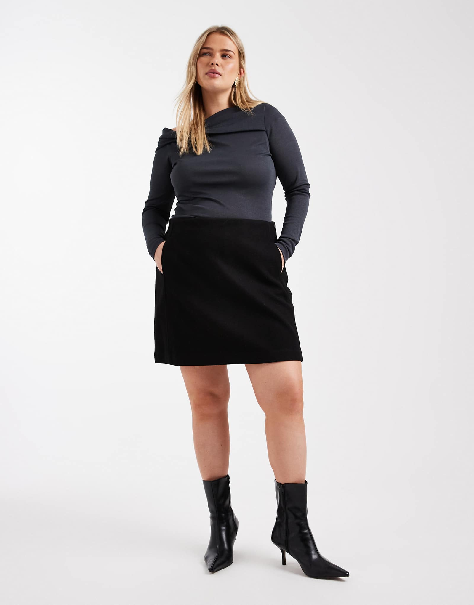 - Vero Moda Curve black 9090₽