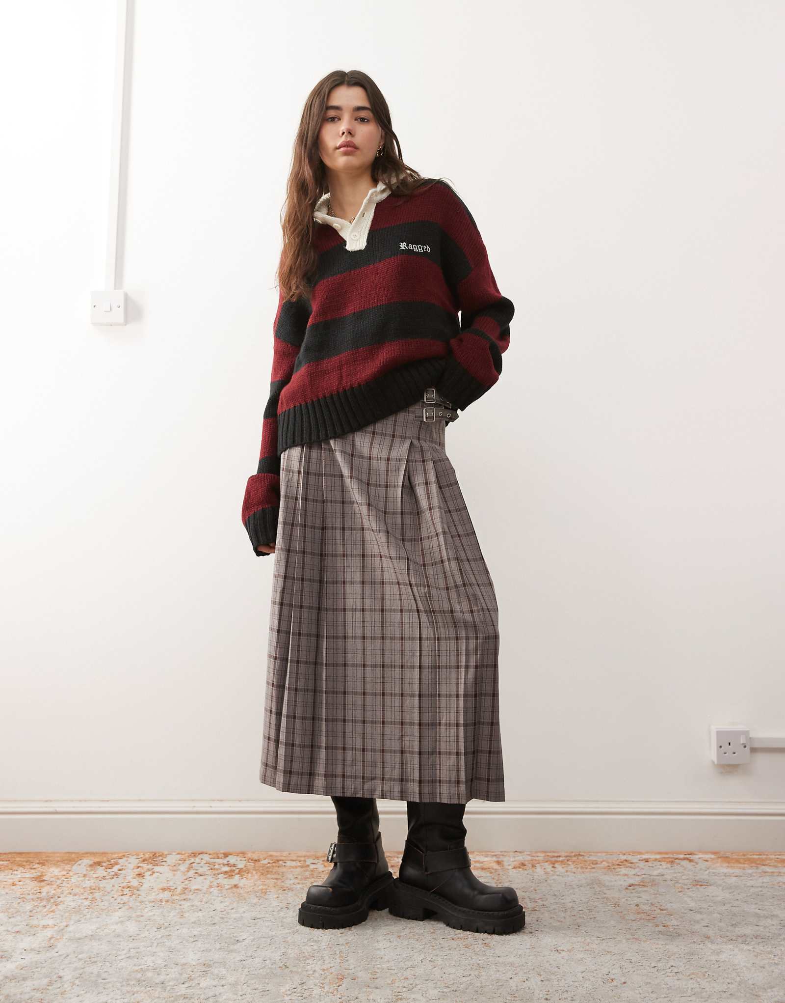 - red check 21790₽