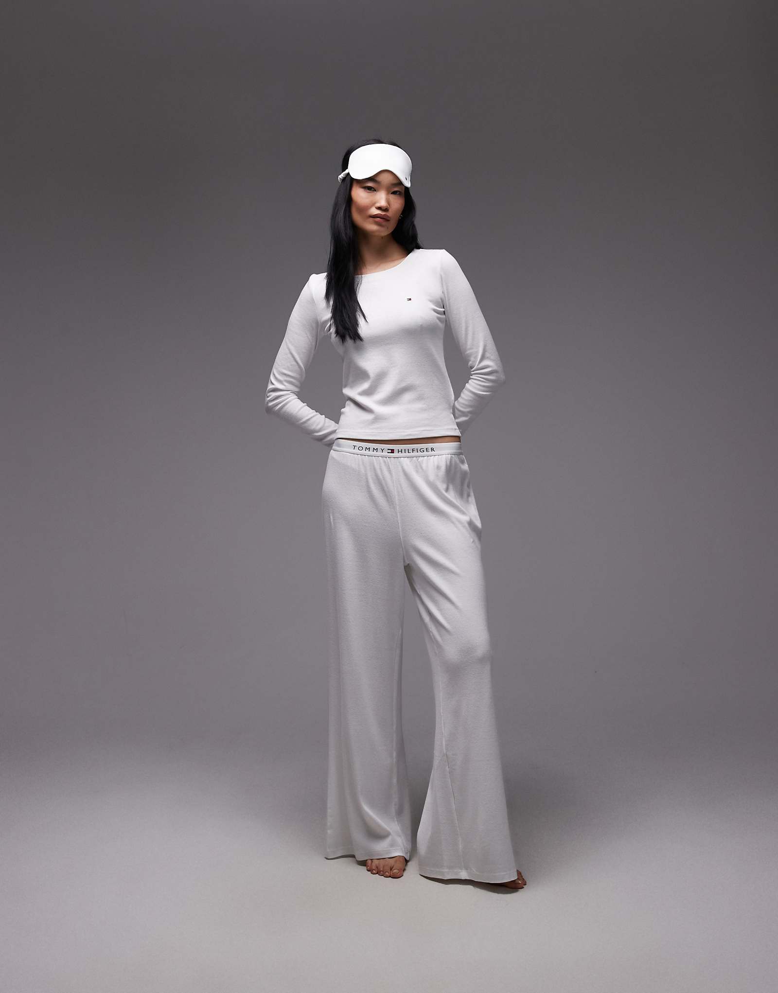 Tommy Hilfiger white 21690₽