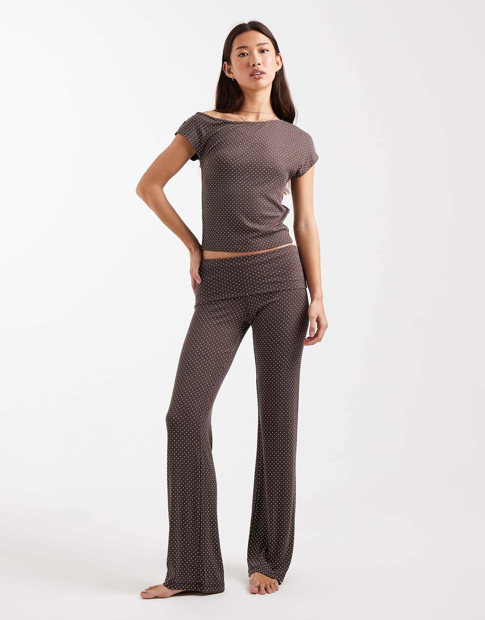 - deep taupe polka dots 7690₽