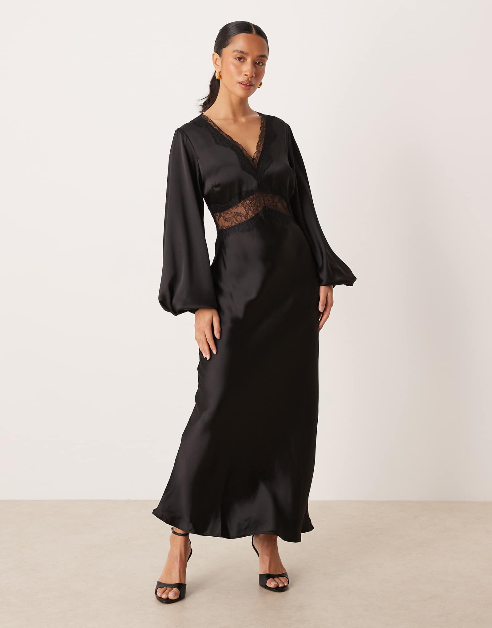 - Gina Tricot Petite V- black 19990₽