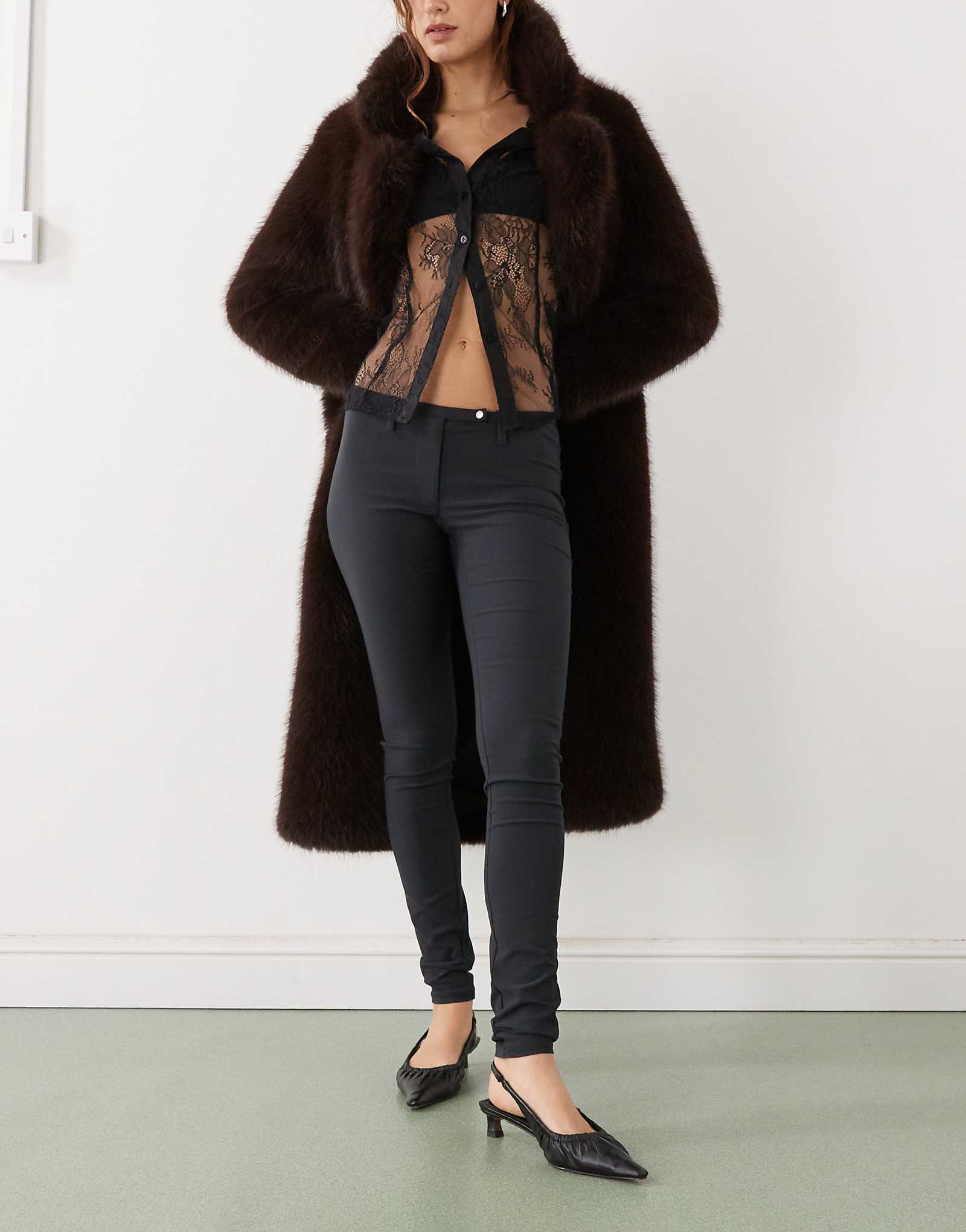 Monki stretch slim fit black 11090₽