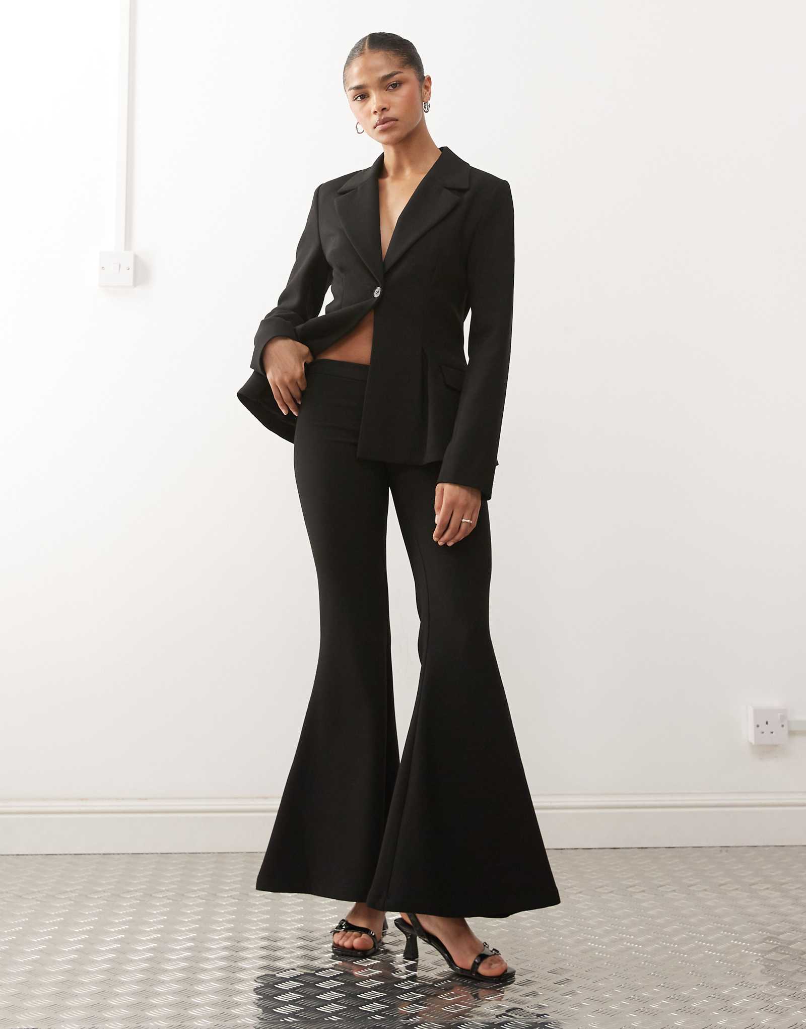 Monki - black 18890₽