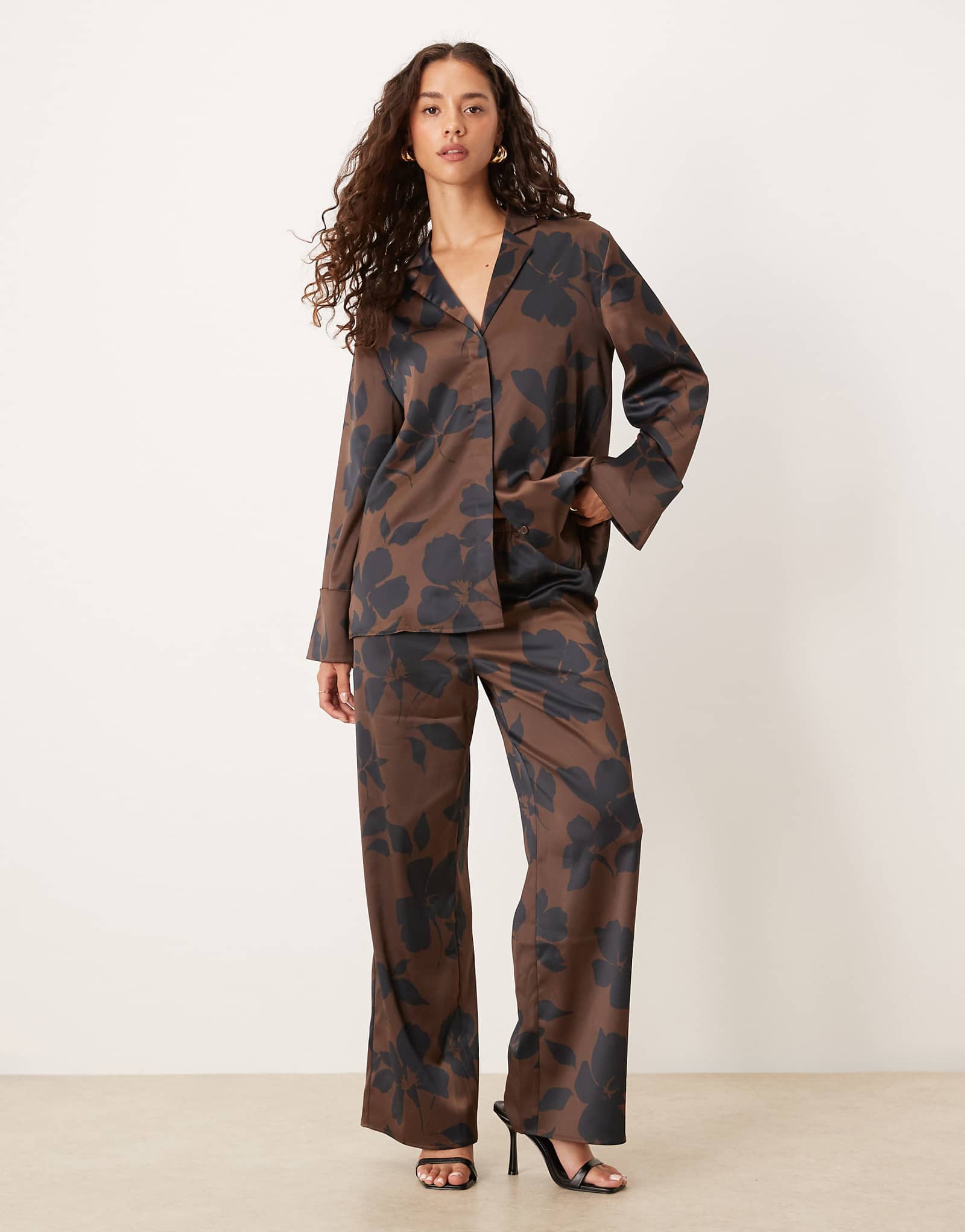 - brown print 6090₽