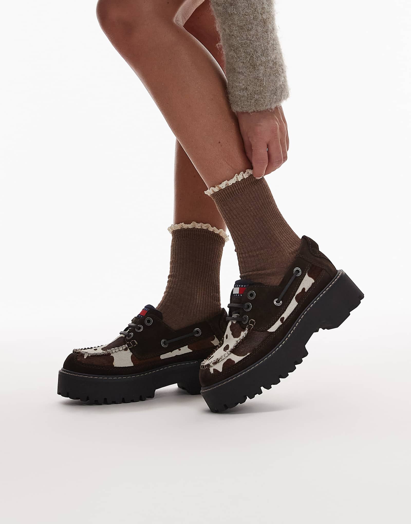 - Tommy Jeans dark coffee 28890₽