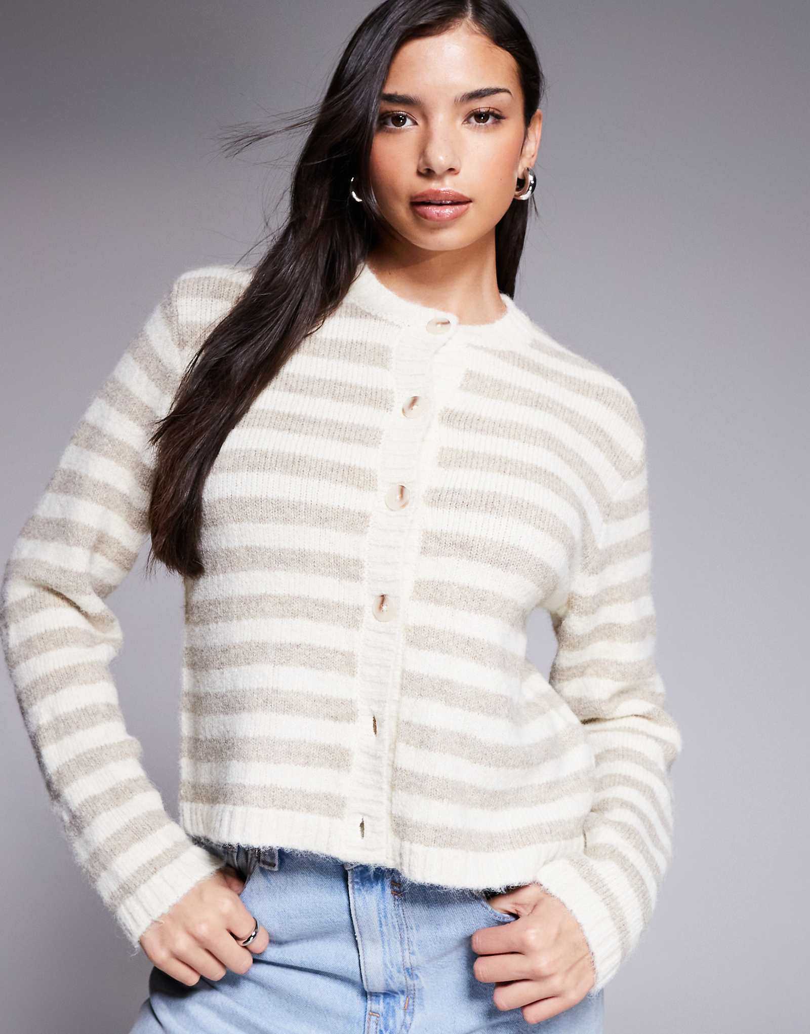 Frolic - cream stripe 11790₽