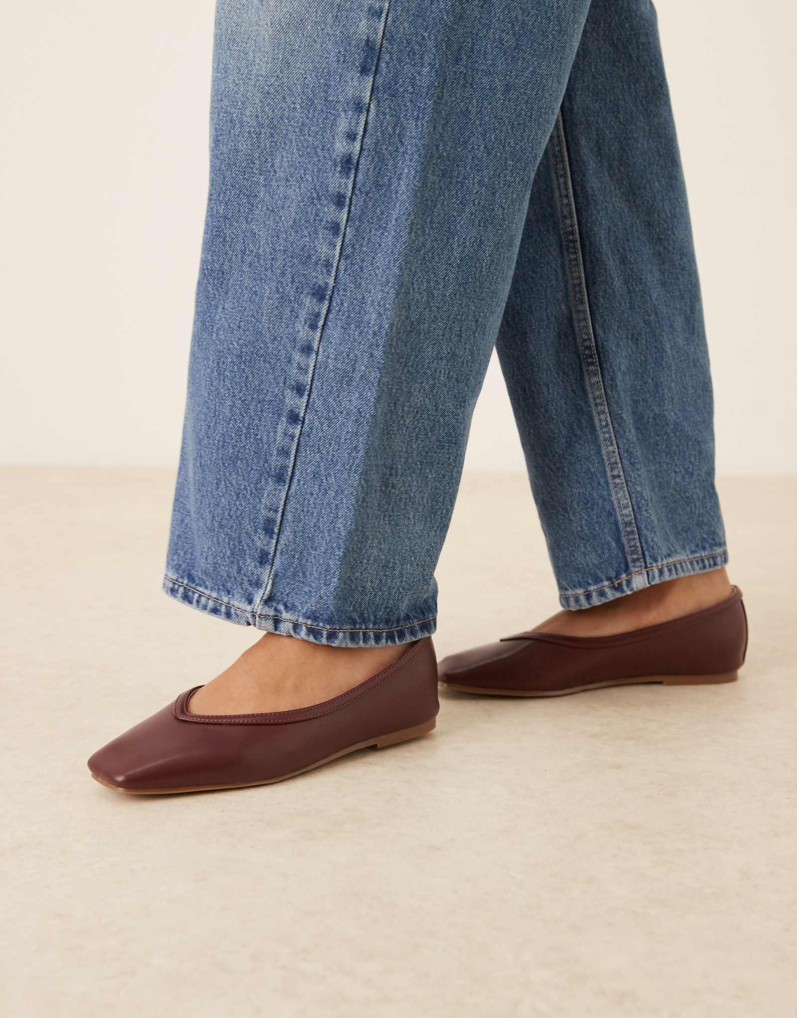 Maryana burgundy pu 8490₽