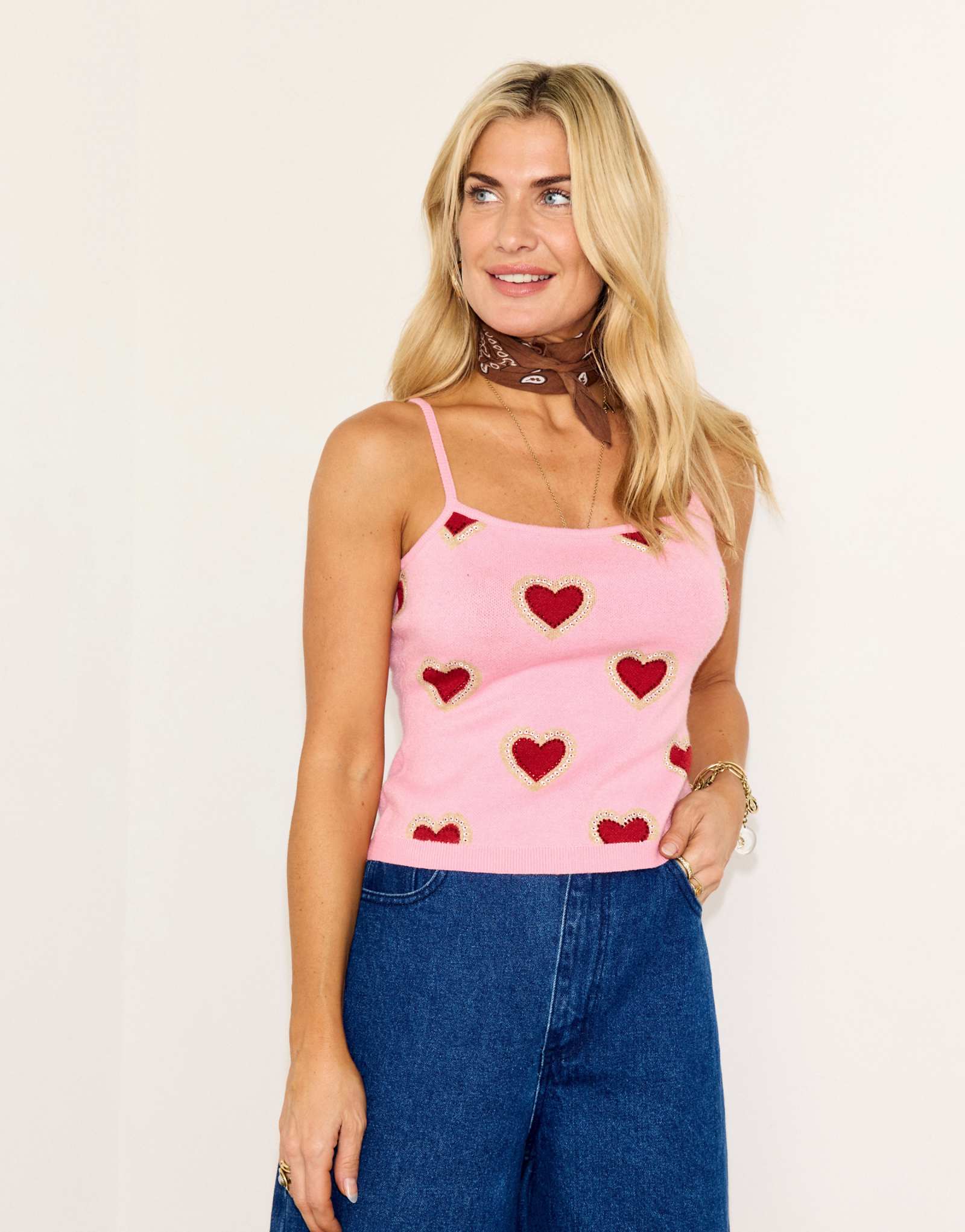 - pink 26890₽