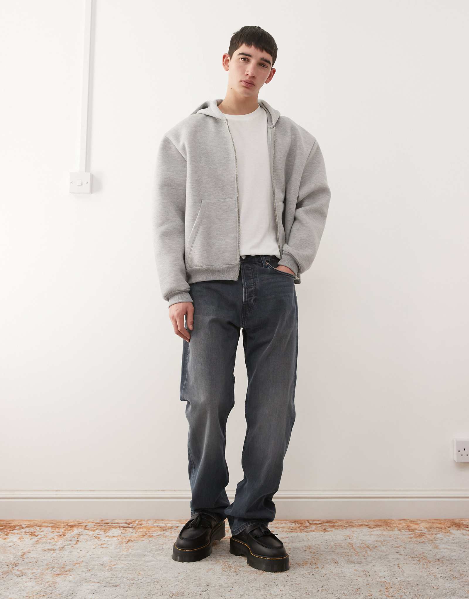 - kourtney blue 18890₽