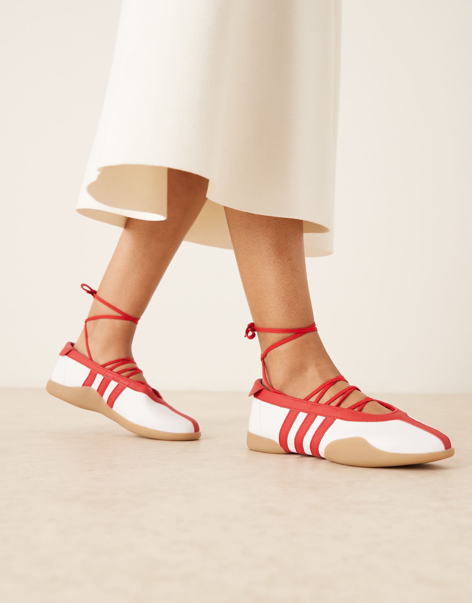 adidas Originals white 17390₽