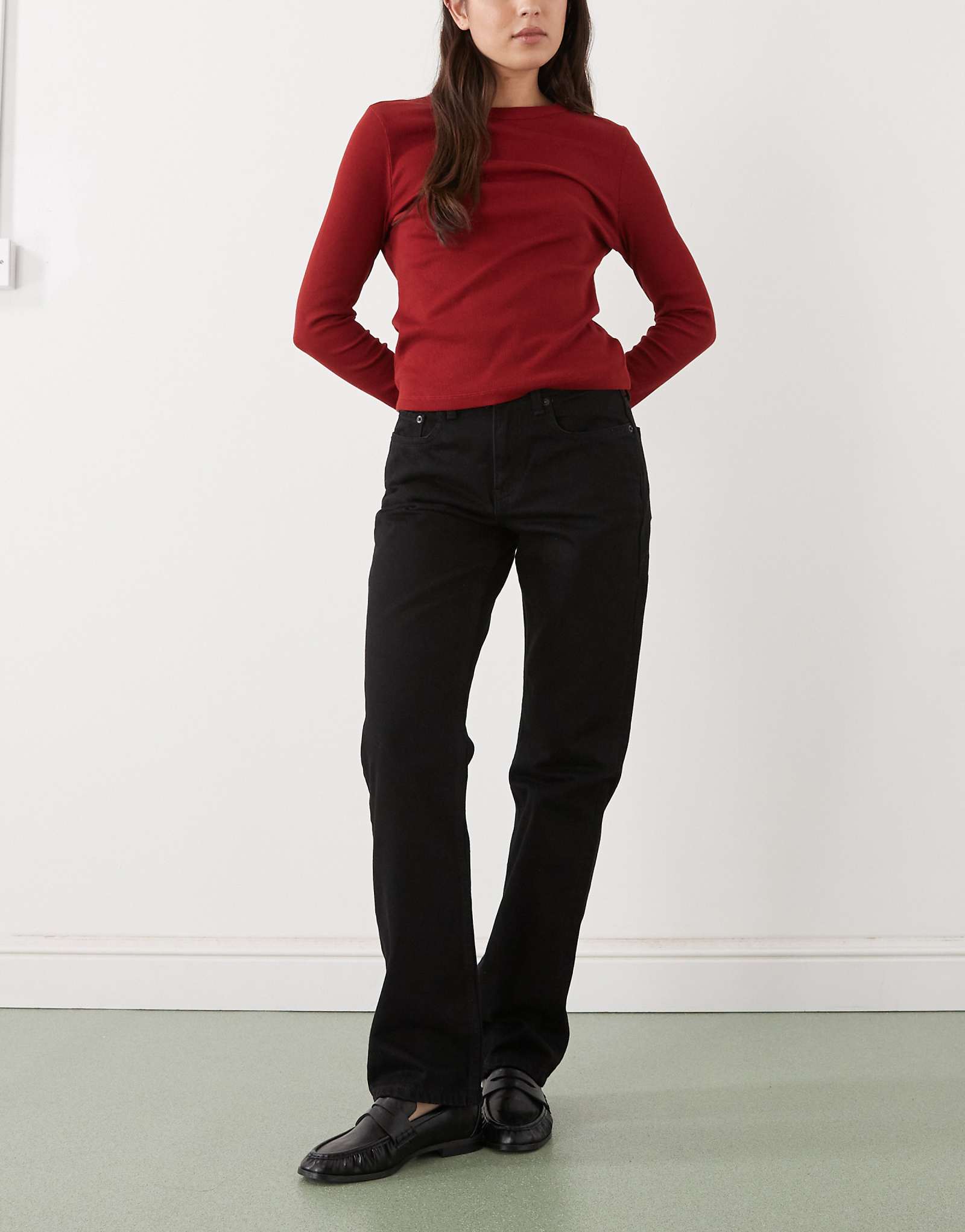 Weekday Laika black rinse 18890₽