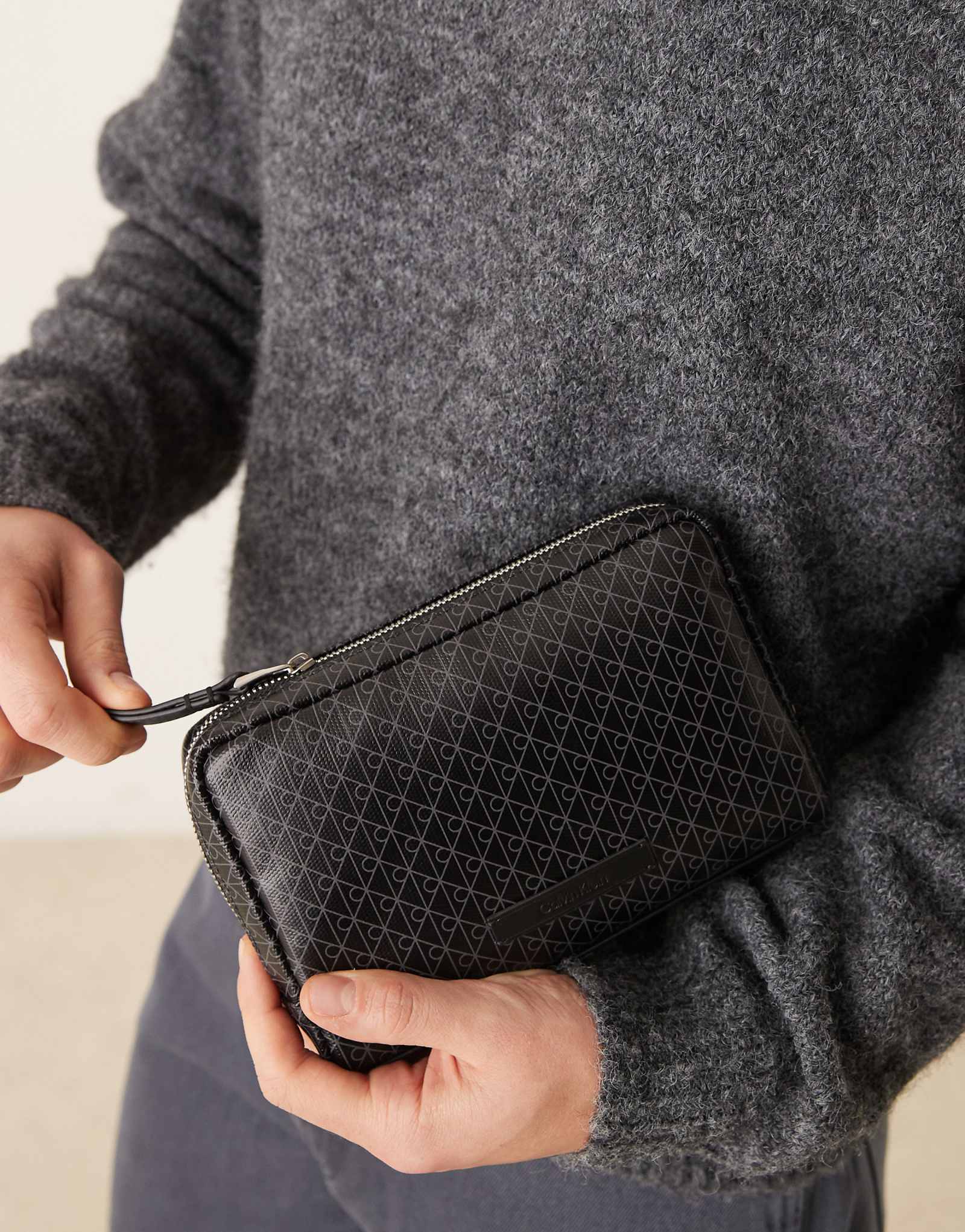 Calvin Klein black 22790₽