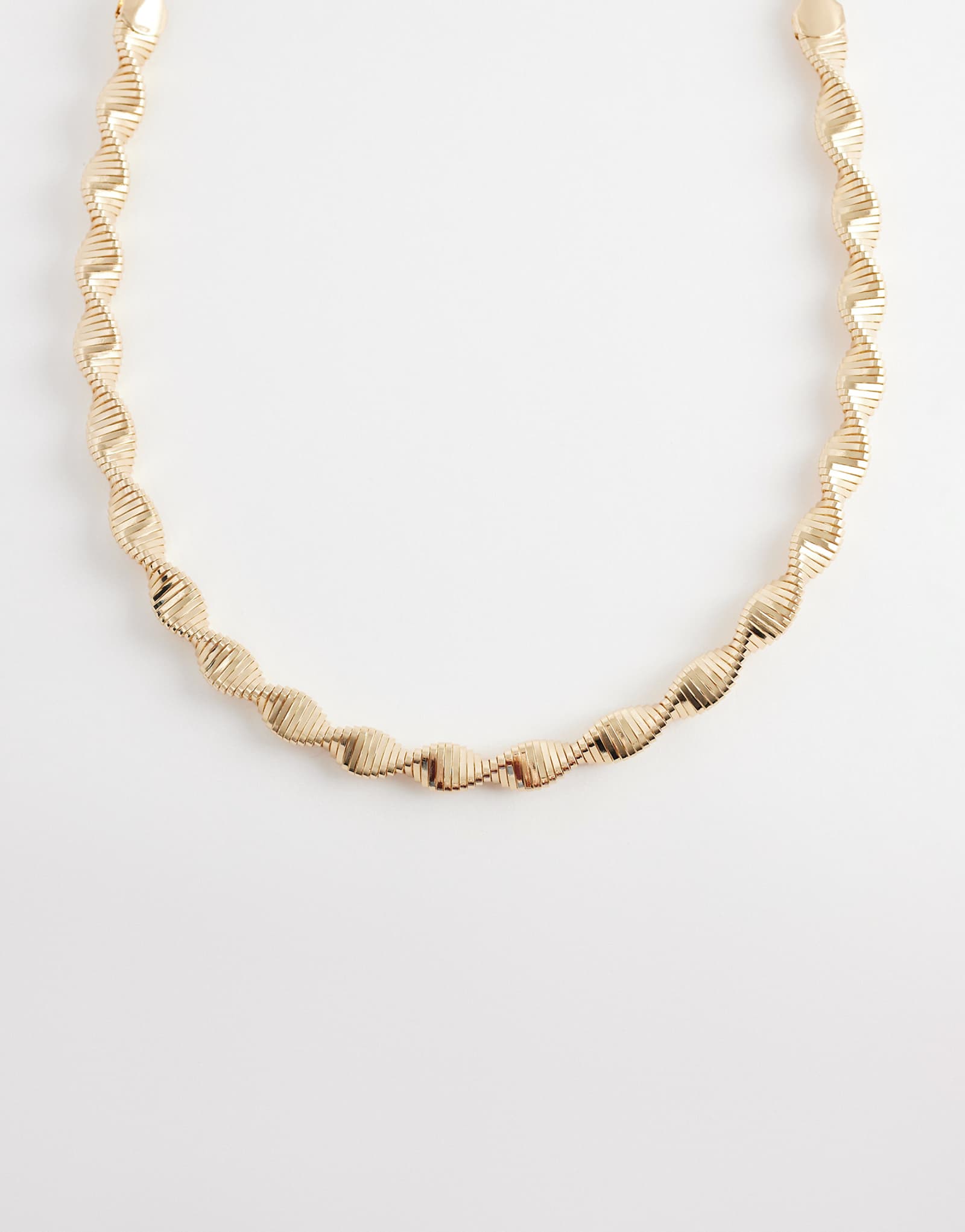 ASOS DESIGN twist gold 3290₽