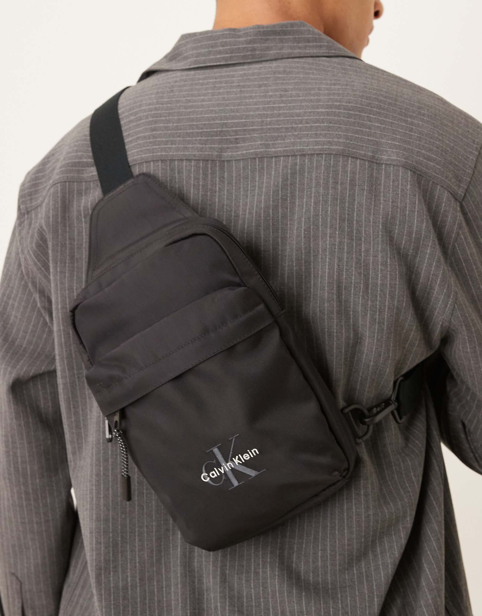 - Calvin Klein 21890₽