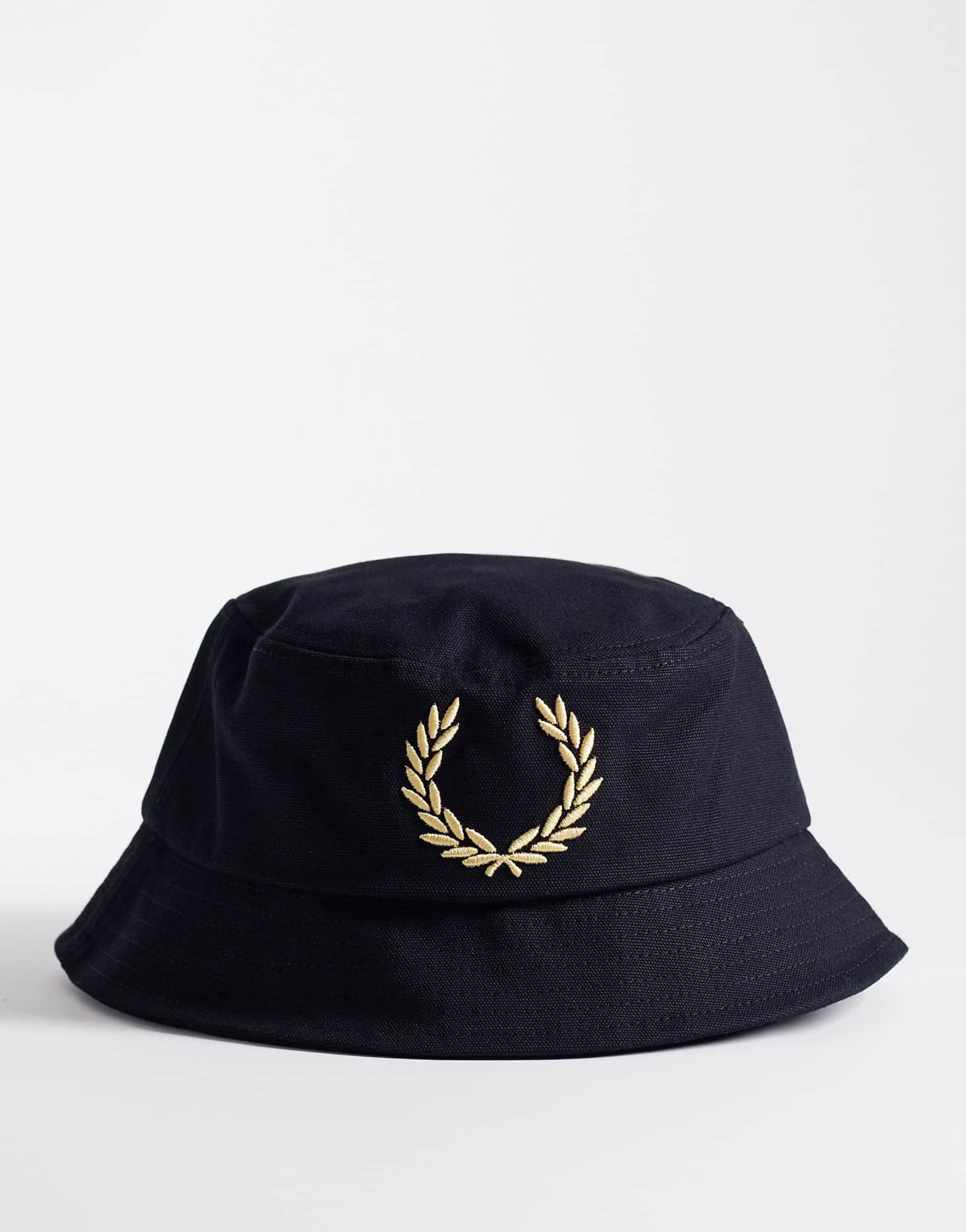 - Fred Perry 18890₽