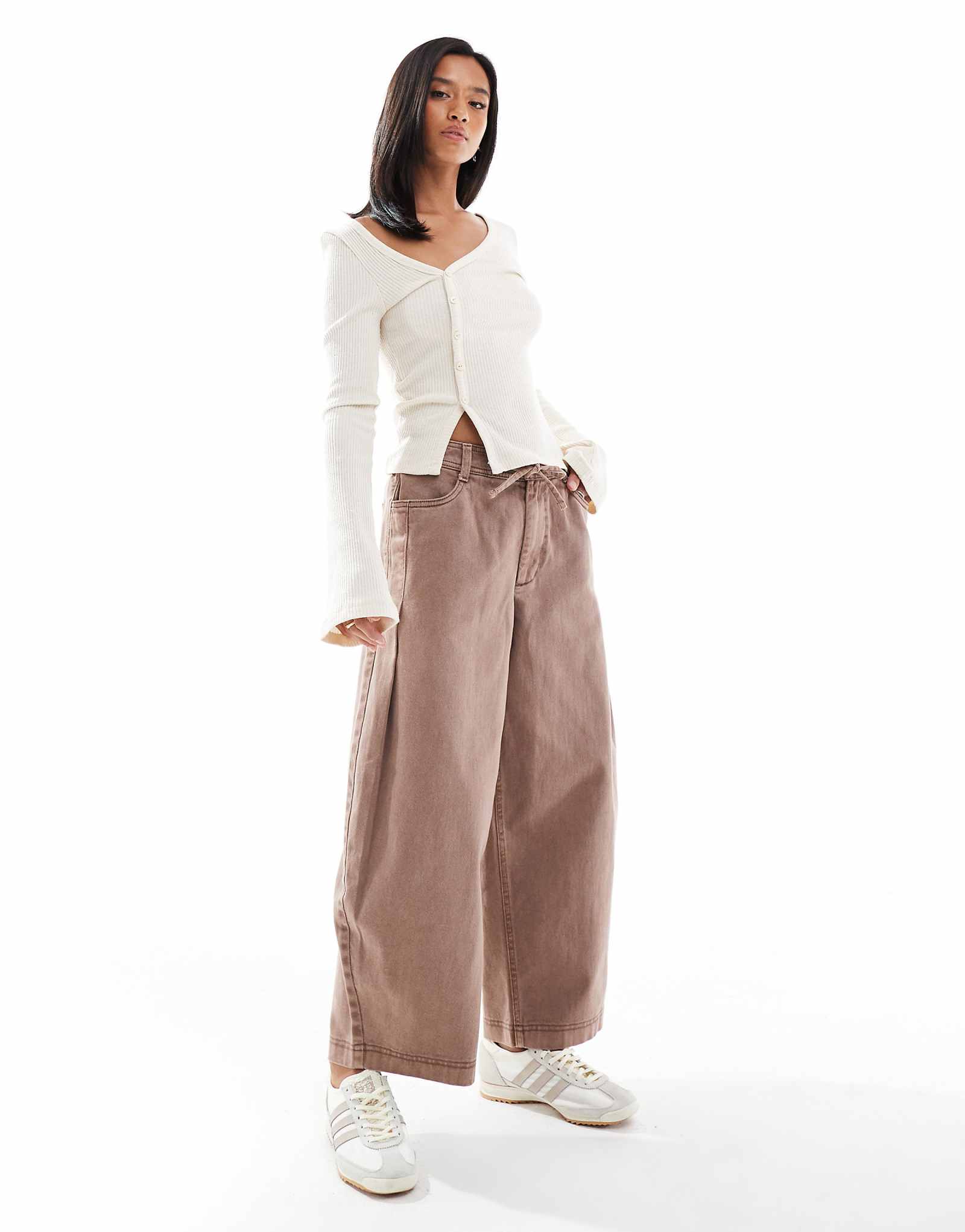 - ASOS DESIGN 8390₽