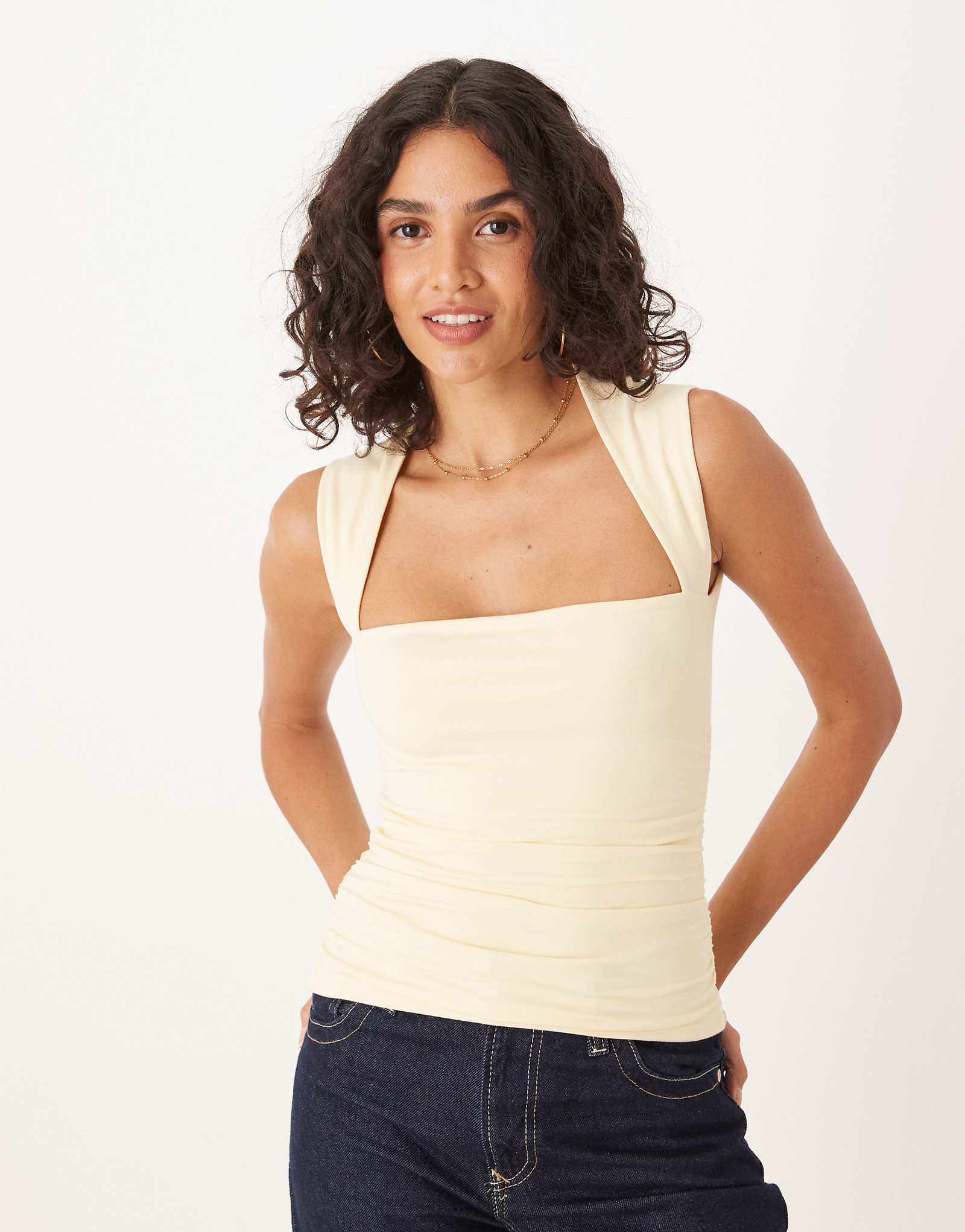 Abercrombie -amp Fitch 10090₽