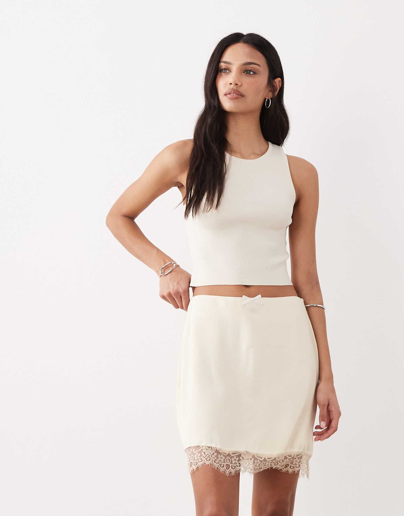 - Miss Selfridge 10890₽