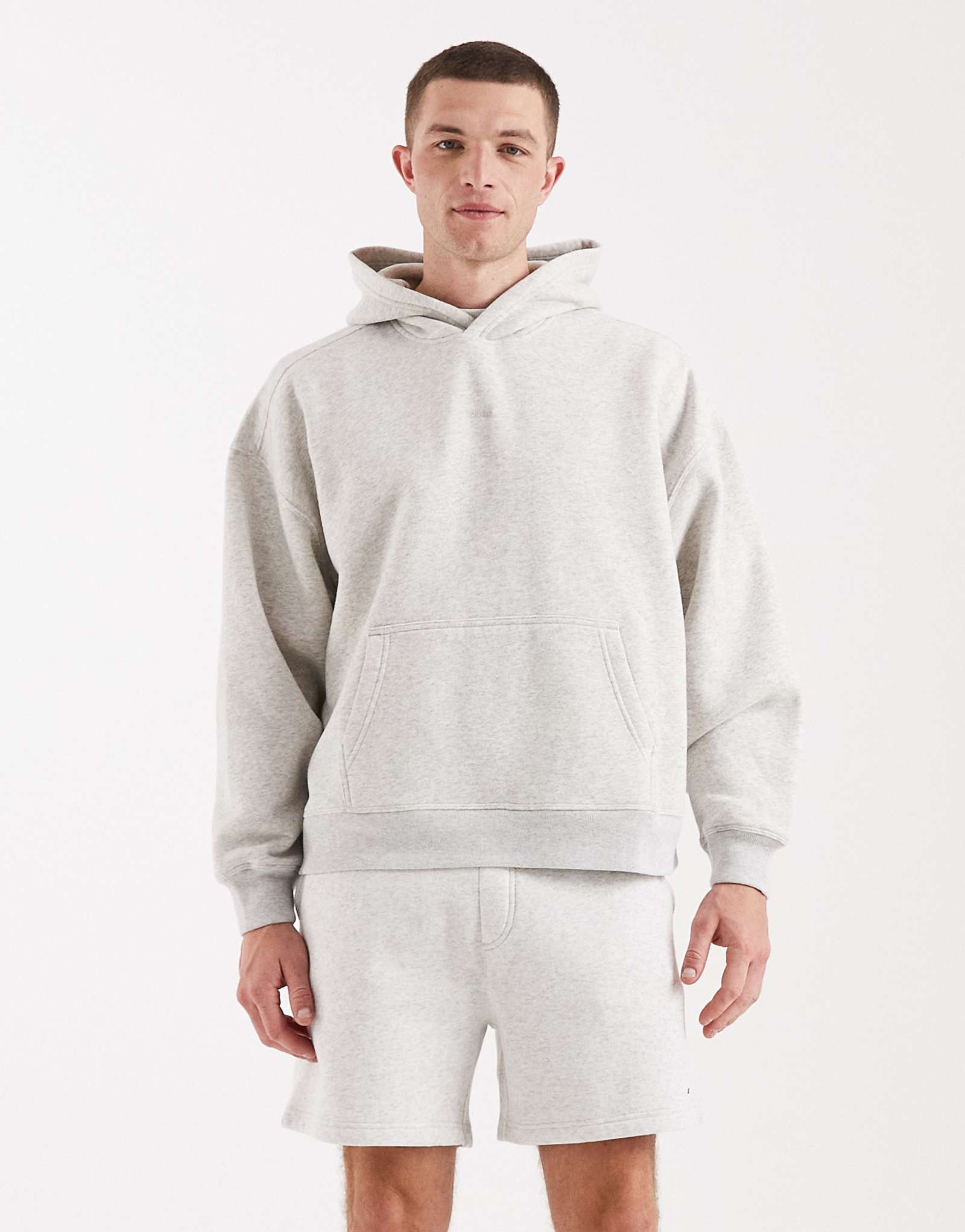 - Tommy Jeans 9890₽