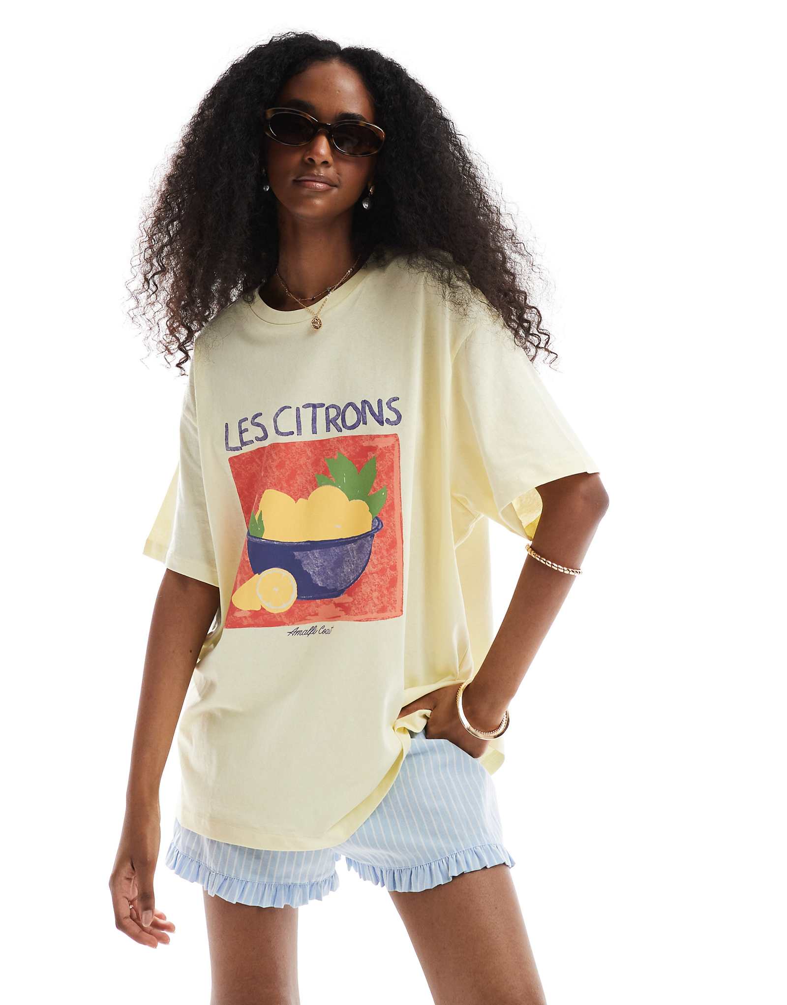 Vero Moda oversized boyfriend fit Les Citrons graphic tee in yellow 7790₽
