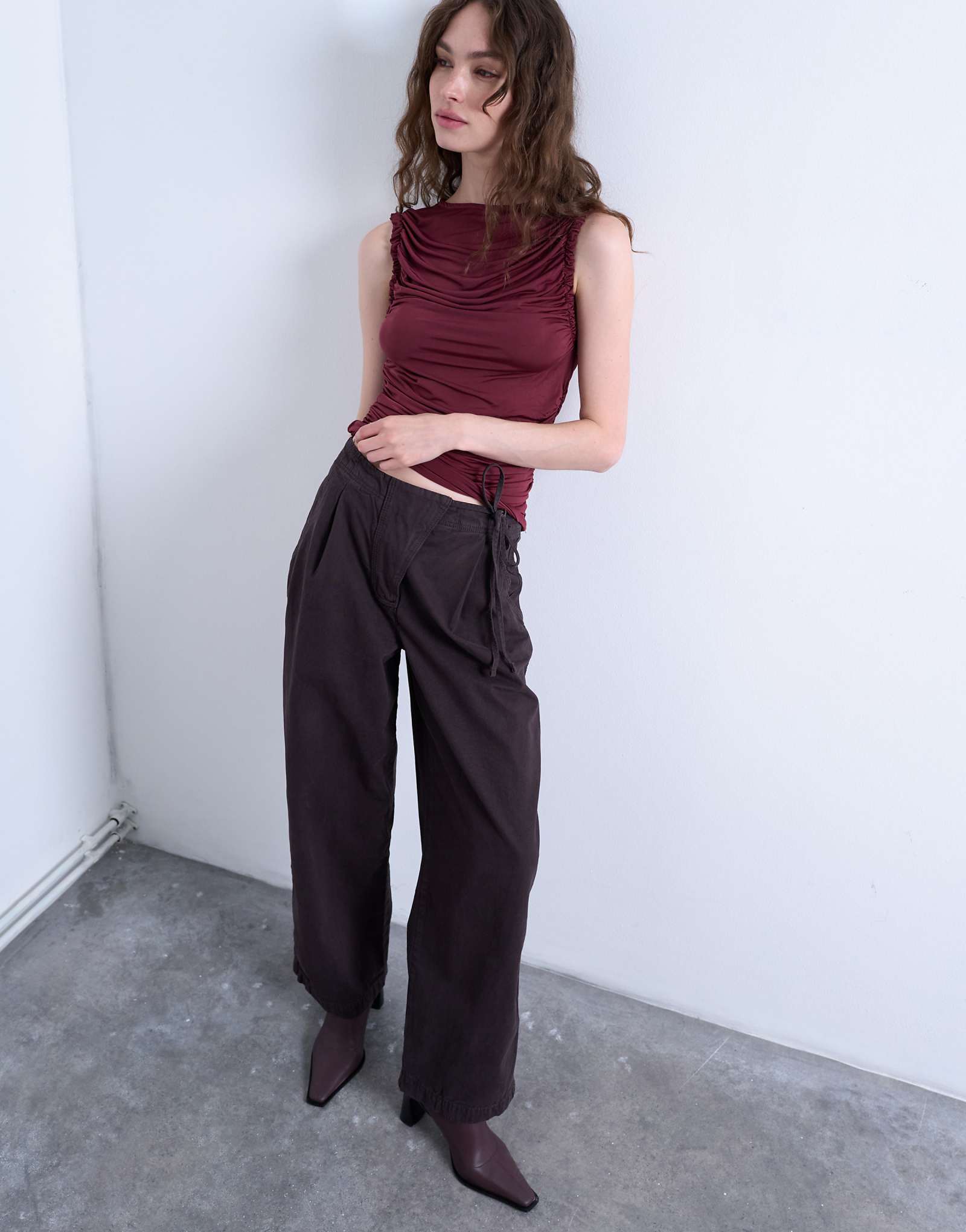 Topshop casual barrel leg pants in chocolate 6890₽
