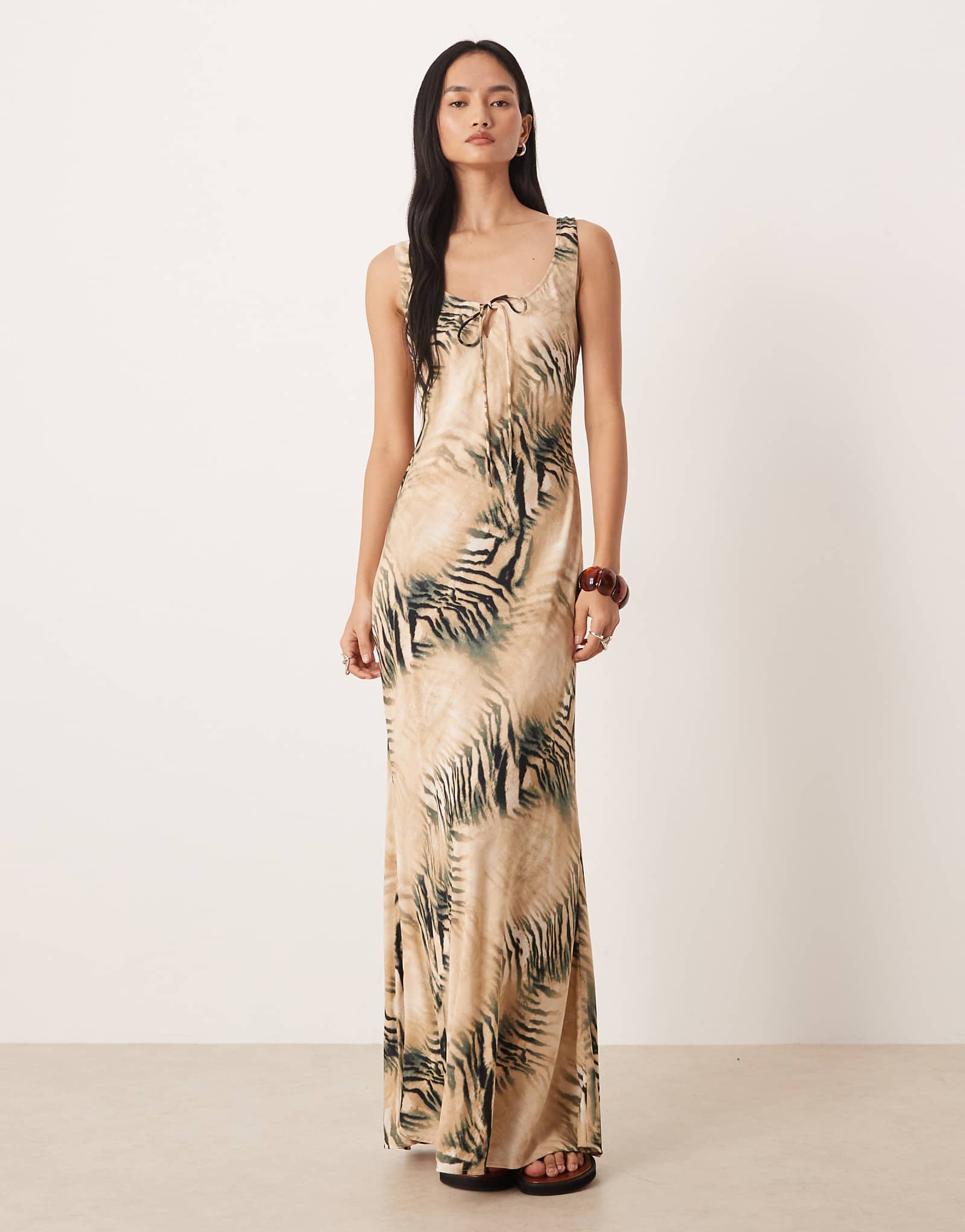 ASOS DESIGN blurred tiger print 8690₽