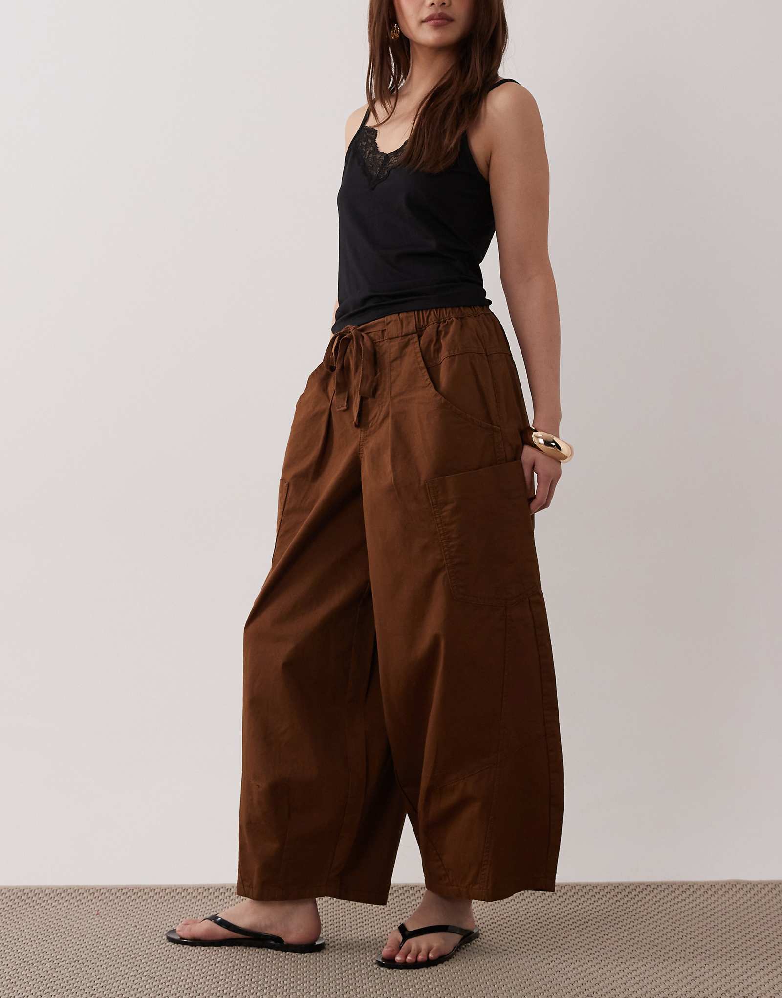 ASOS DESIGN Petite pull on barrel pants in chocolate chocolate 9290₽