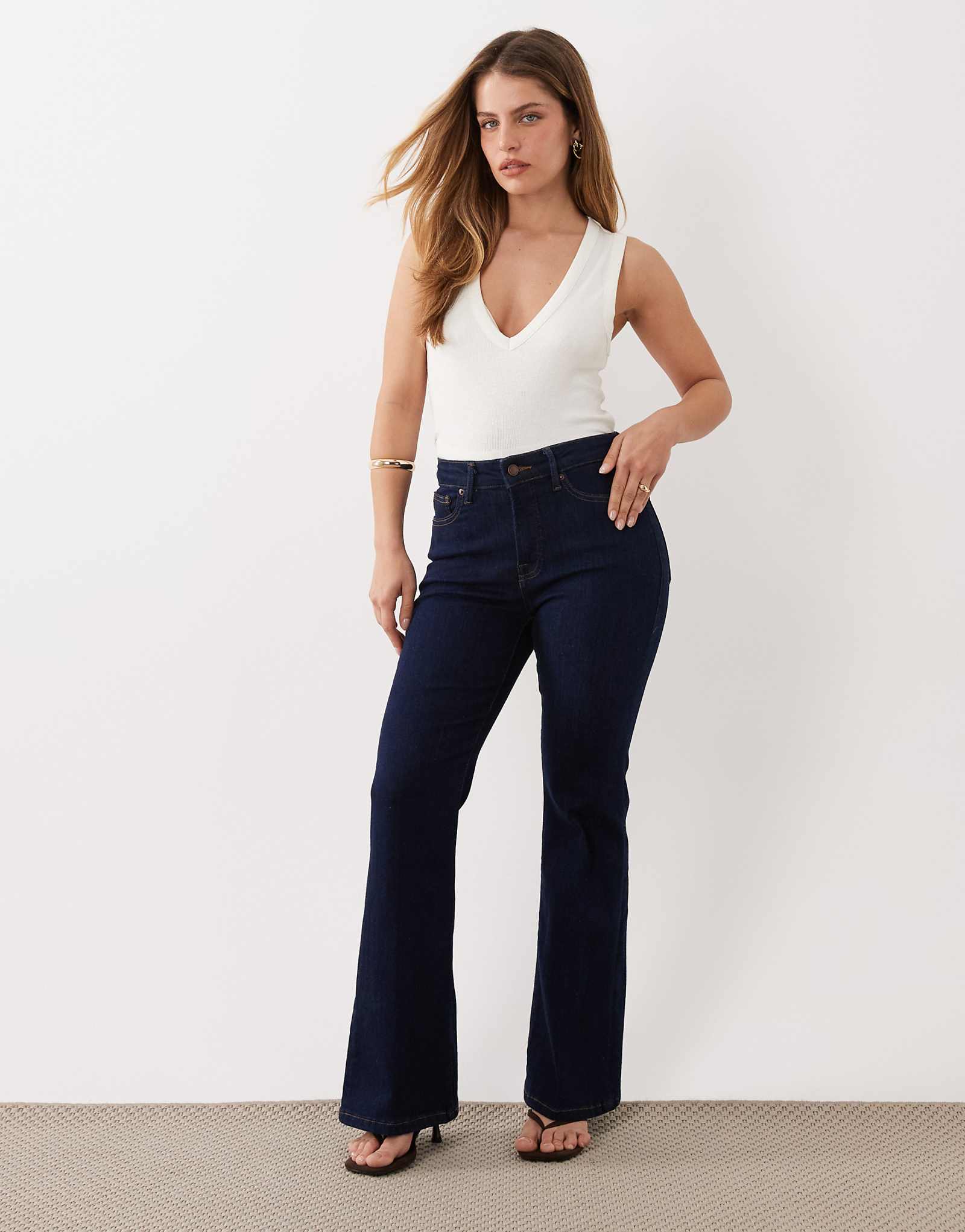 Good American Petite good legs flare jeans in dark blue wash indigo 1153