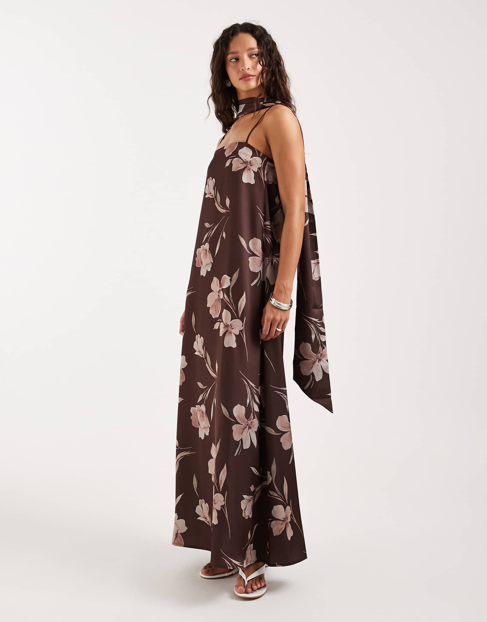 Pretty Lavish Elowen satin strapless a-line maxi dress with scarf in brown floral brown - rose 29690₽