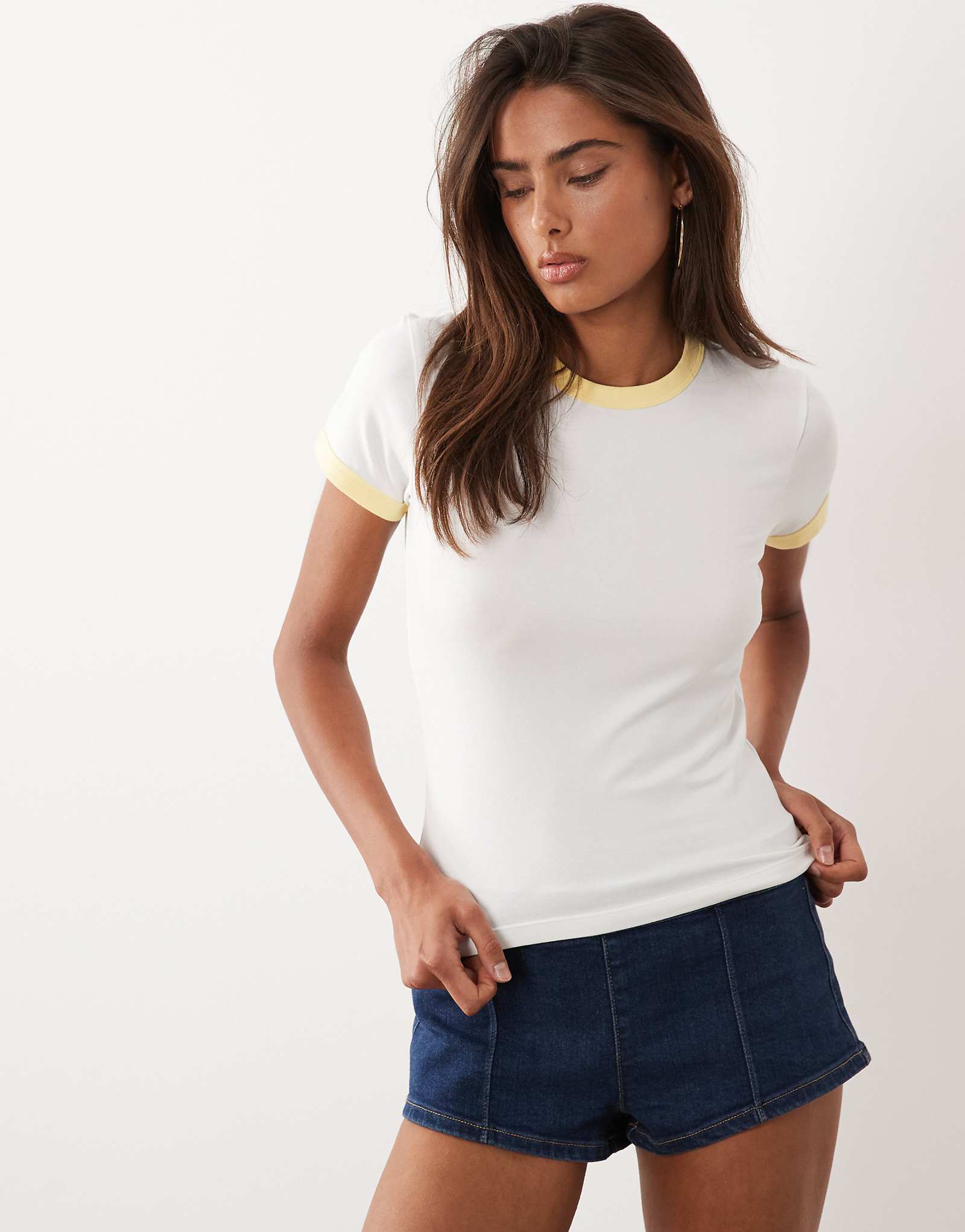 Good American super stretch contrast detail baby ringer tee in white white 11190₽
