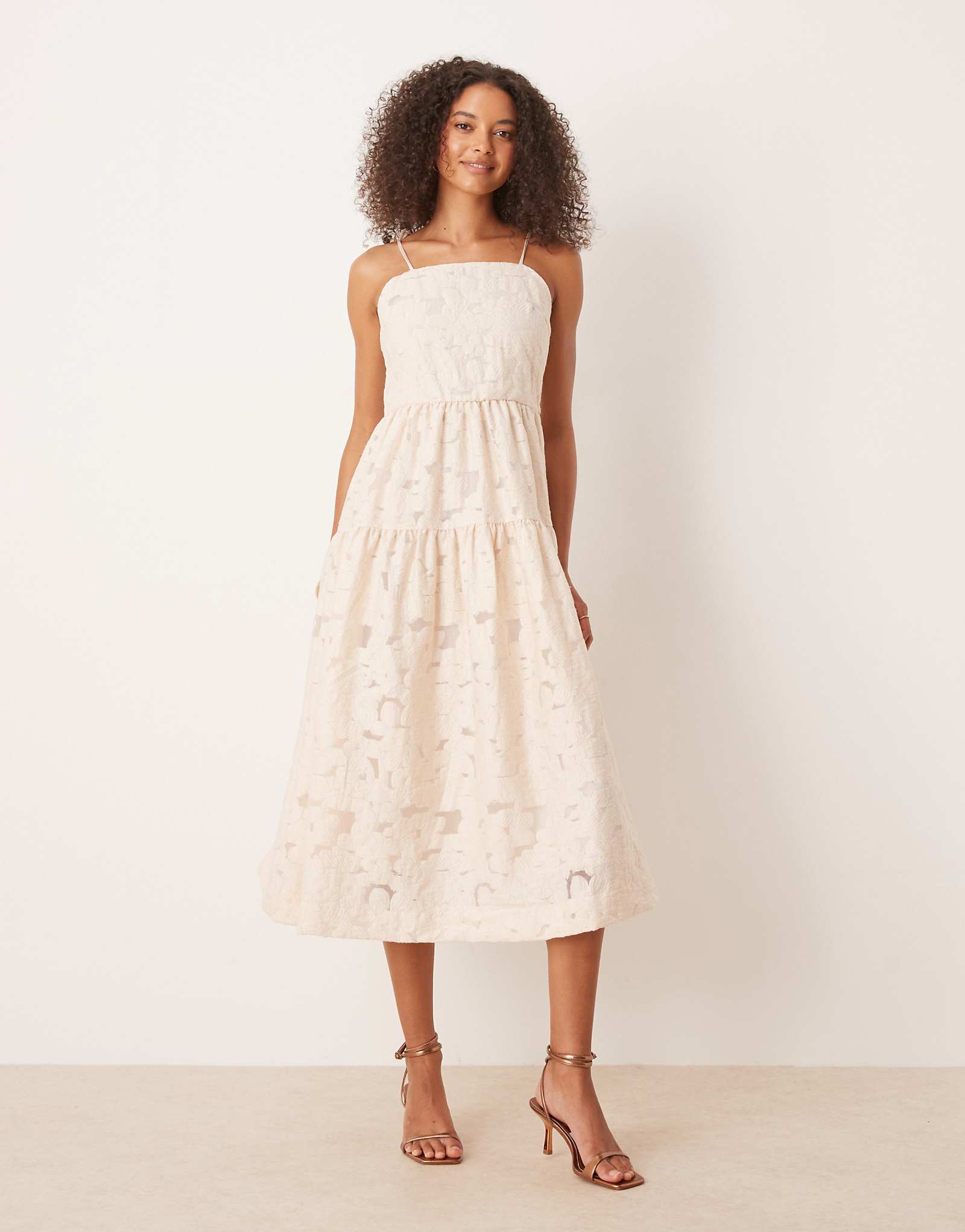 Vila cami straps jacquard midi dress in birch 7690₽