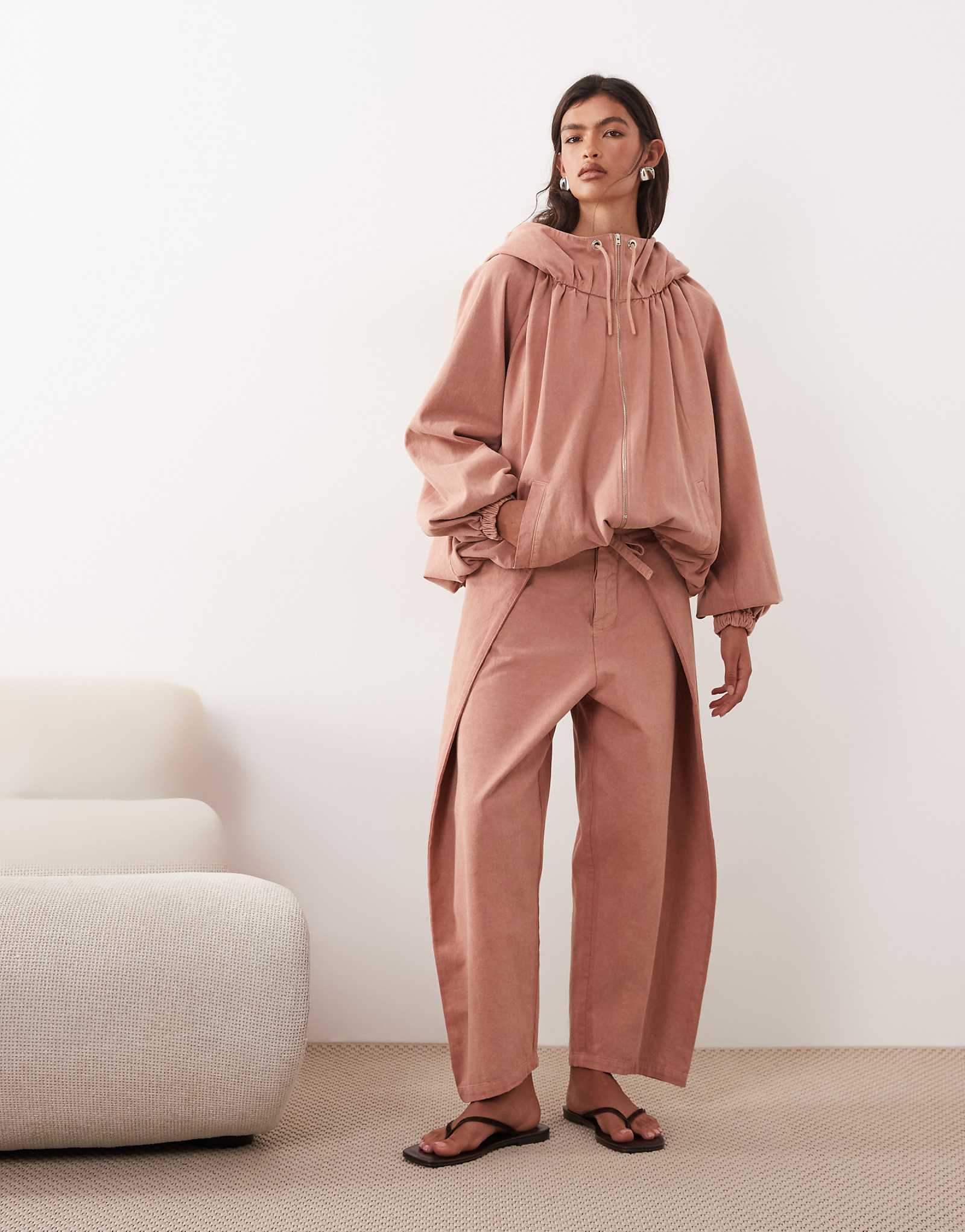 ARRANGE tie front carrot pants in pink acid wash - part of a set pink 26890₽