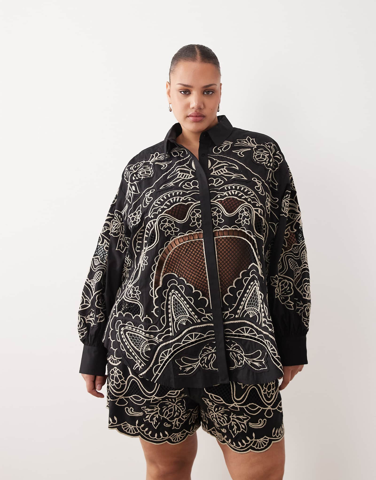 ARRANGE Curve embroidered cutwork cotton shirt in black and cream - part of a set black 28890₽