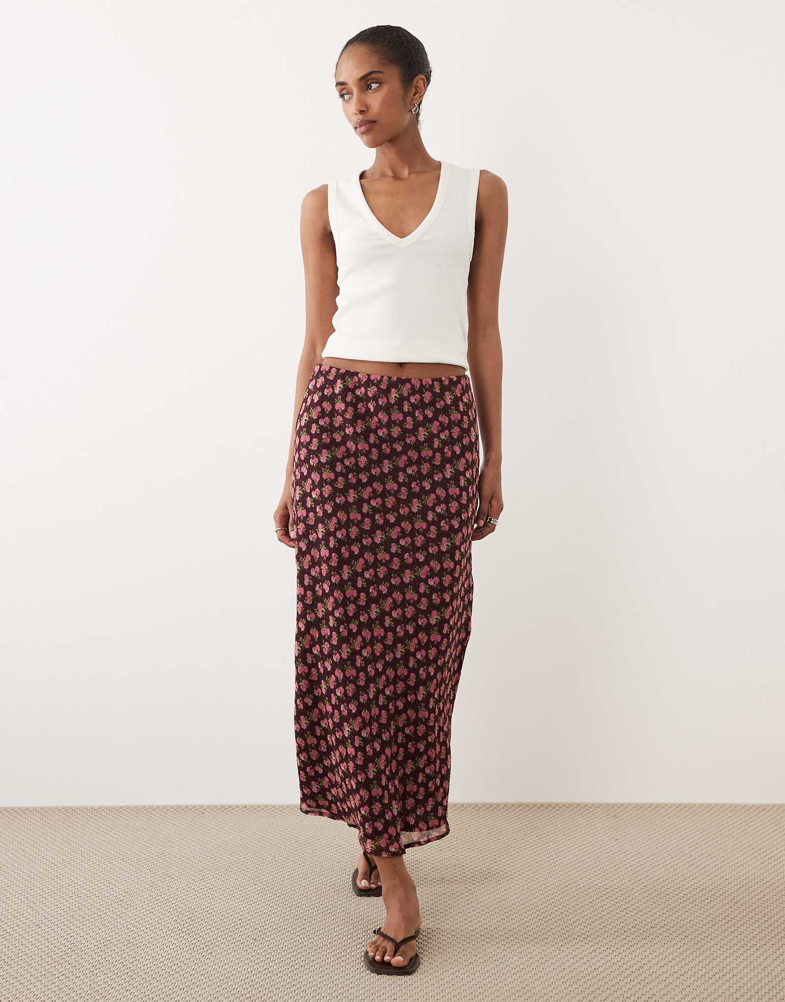 Wednesdays Girl bias cut micro floral skirt in pink pink 8890₽
