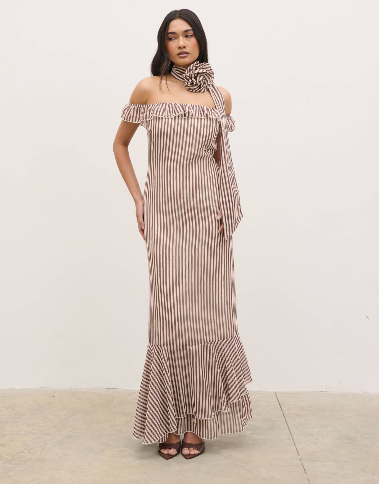 Pretty Lavish off-the-shoulder ruffle maxi dress with corsage scarf in brown stripe brown - cream 30990₽