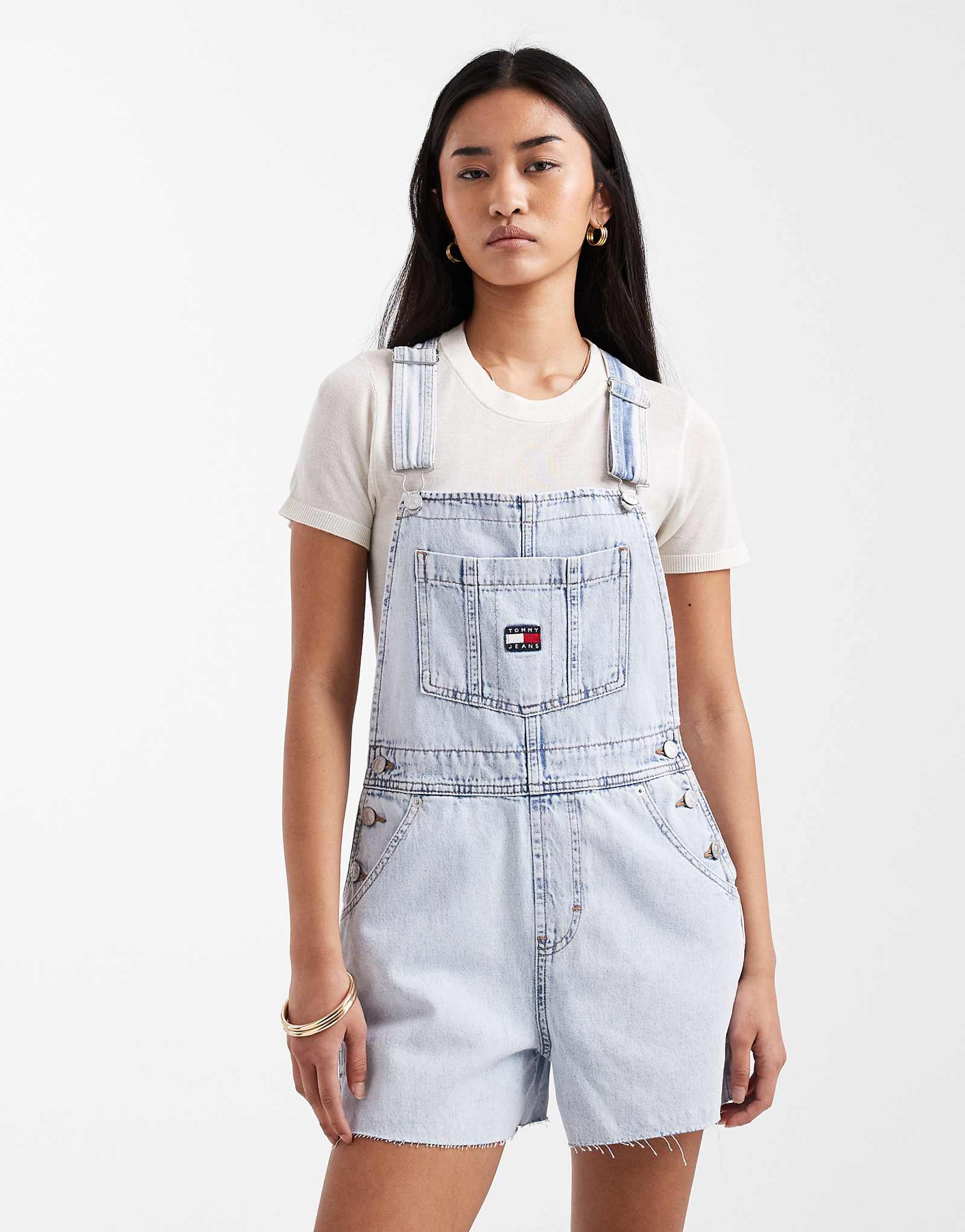 Tommy Jeans Mia shortalls in light wash blue denim light 30990₽