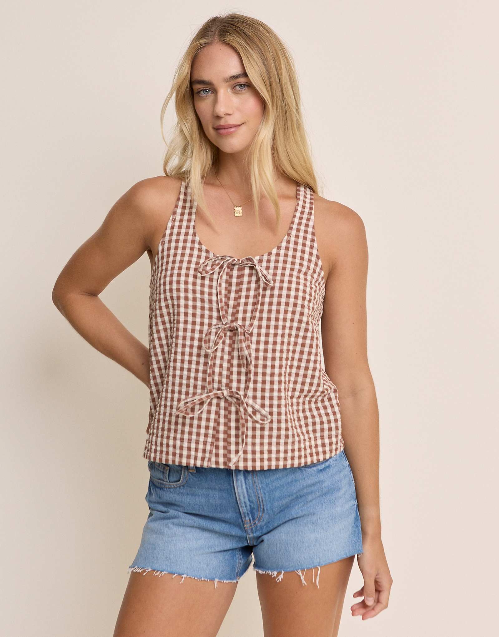 Nobodys Child Thea cotton scoop neck tie front blouse in brown gingham brown 15890₽