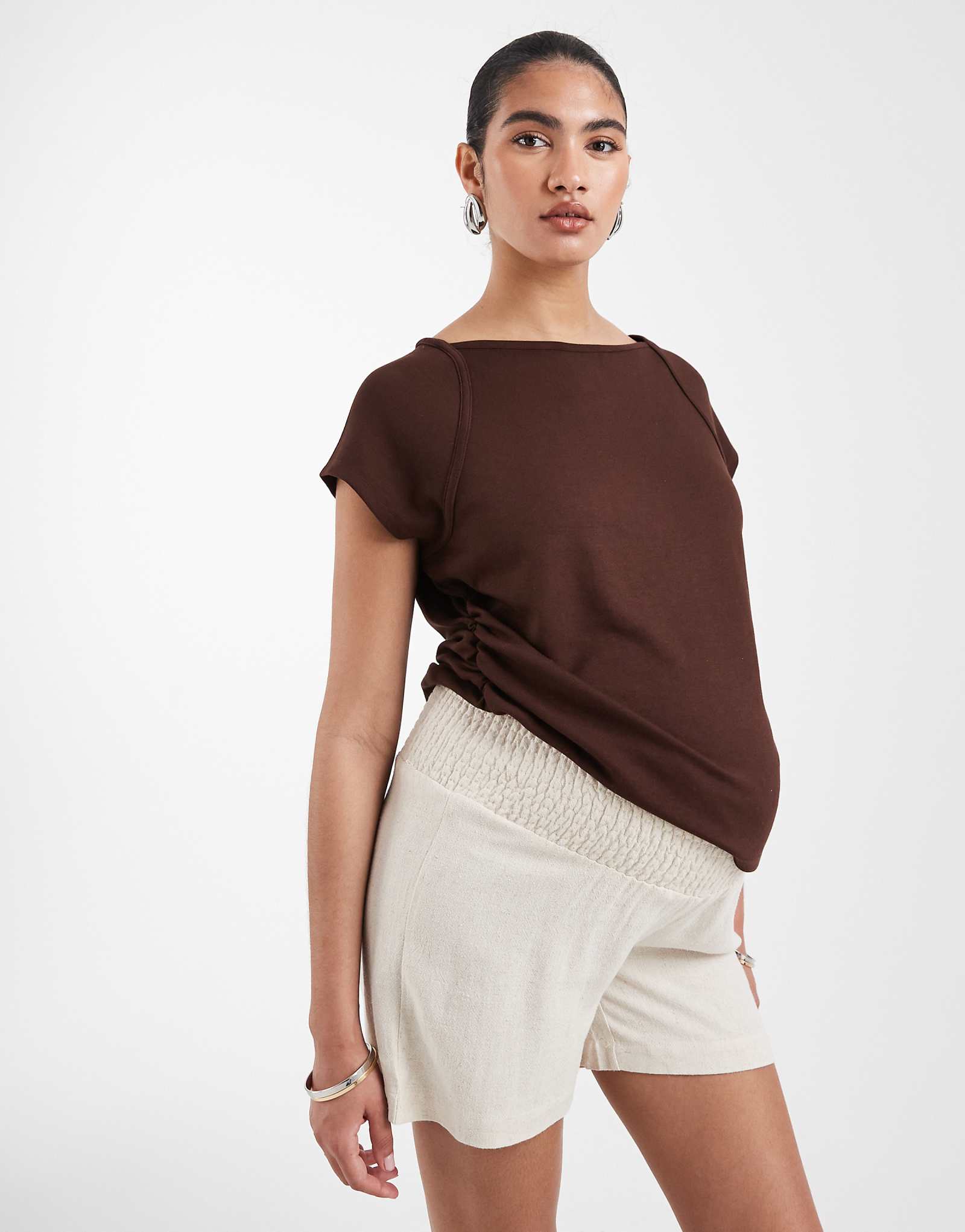 ONLY Maternity linen blend shorts with elastic waistband in beige moonbeam
