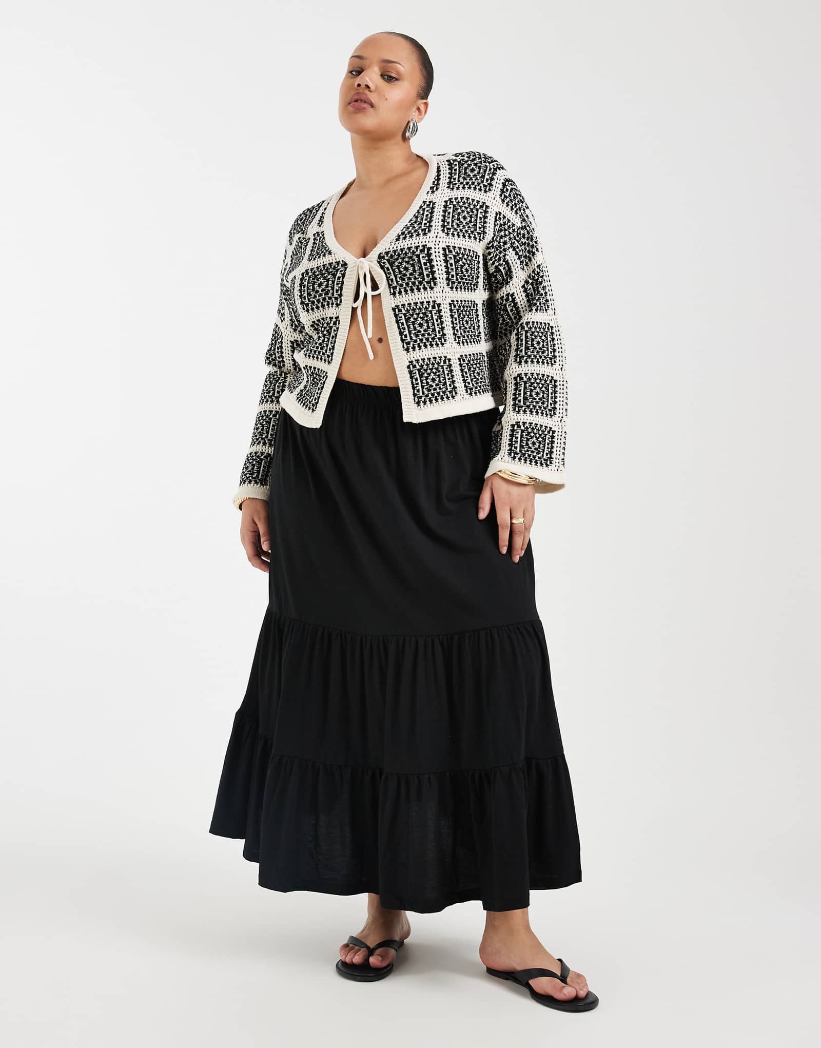 ONLY Curve tiered maxi skirt in black black 9090₽