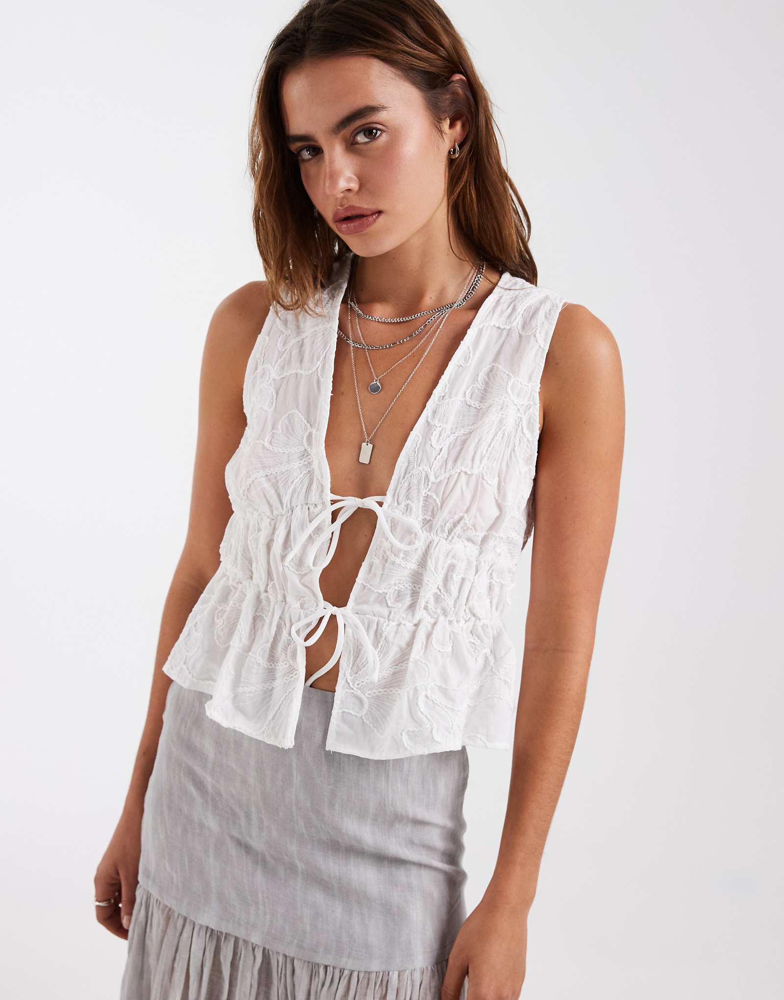 Vero Moda floral embroidered tie front peplum hem blouse in white snow white 11990₽